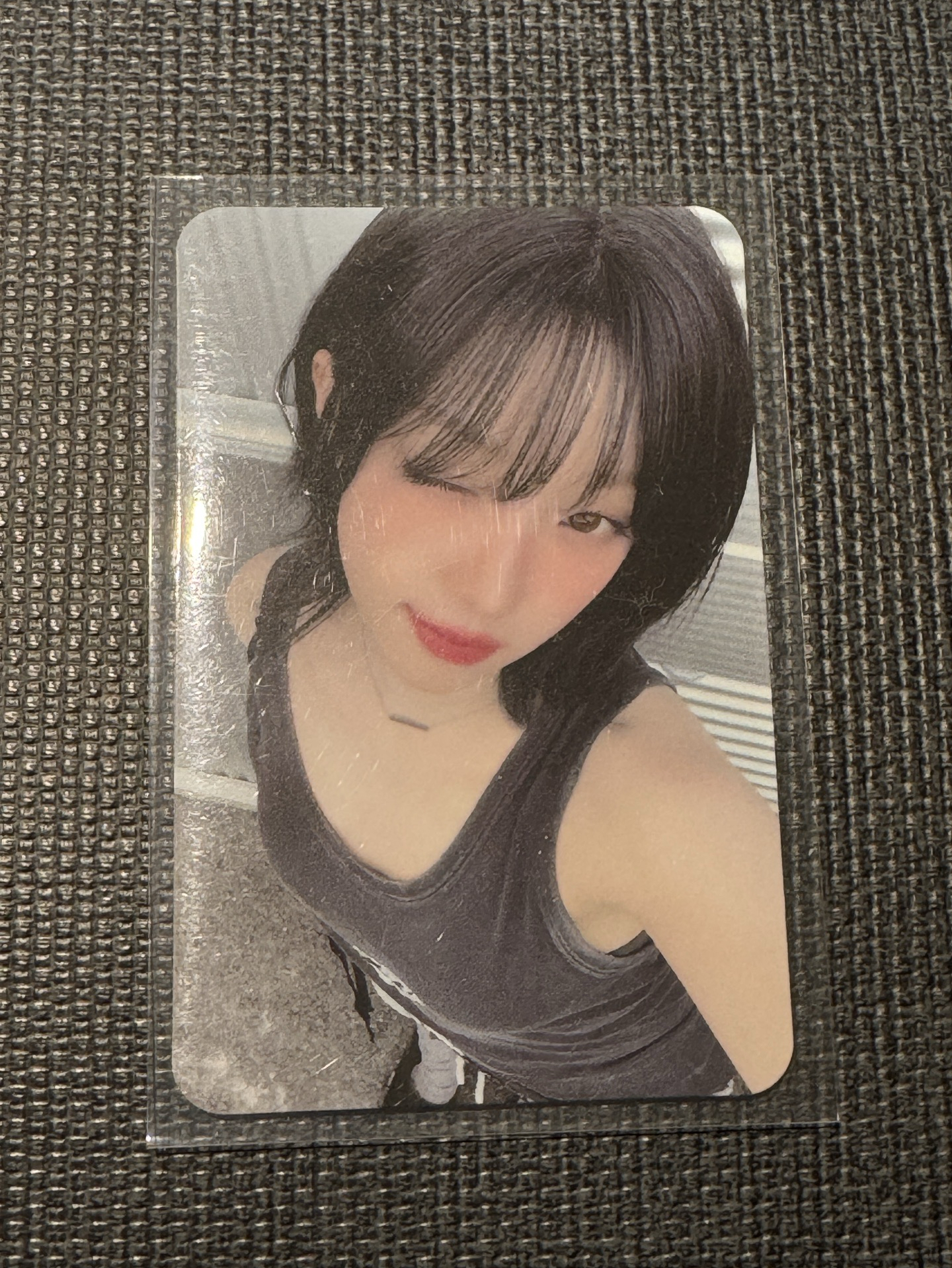 K4黑短髮側身琦