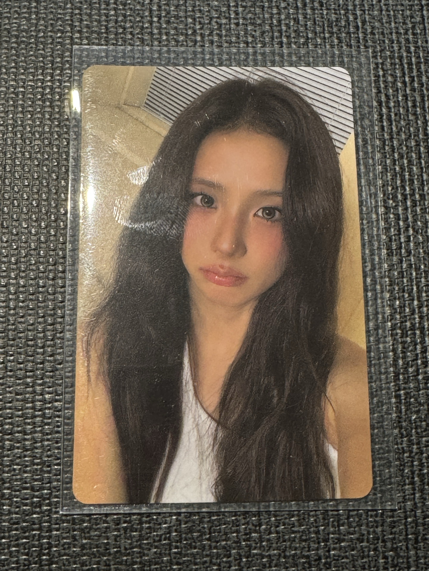 Jisoo AMORTAGE 紫版 抿嘴秀