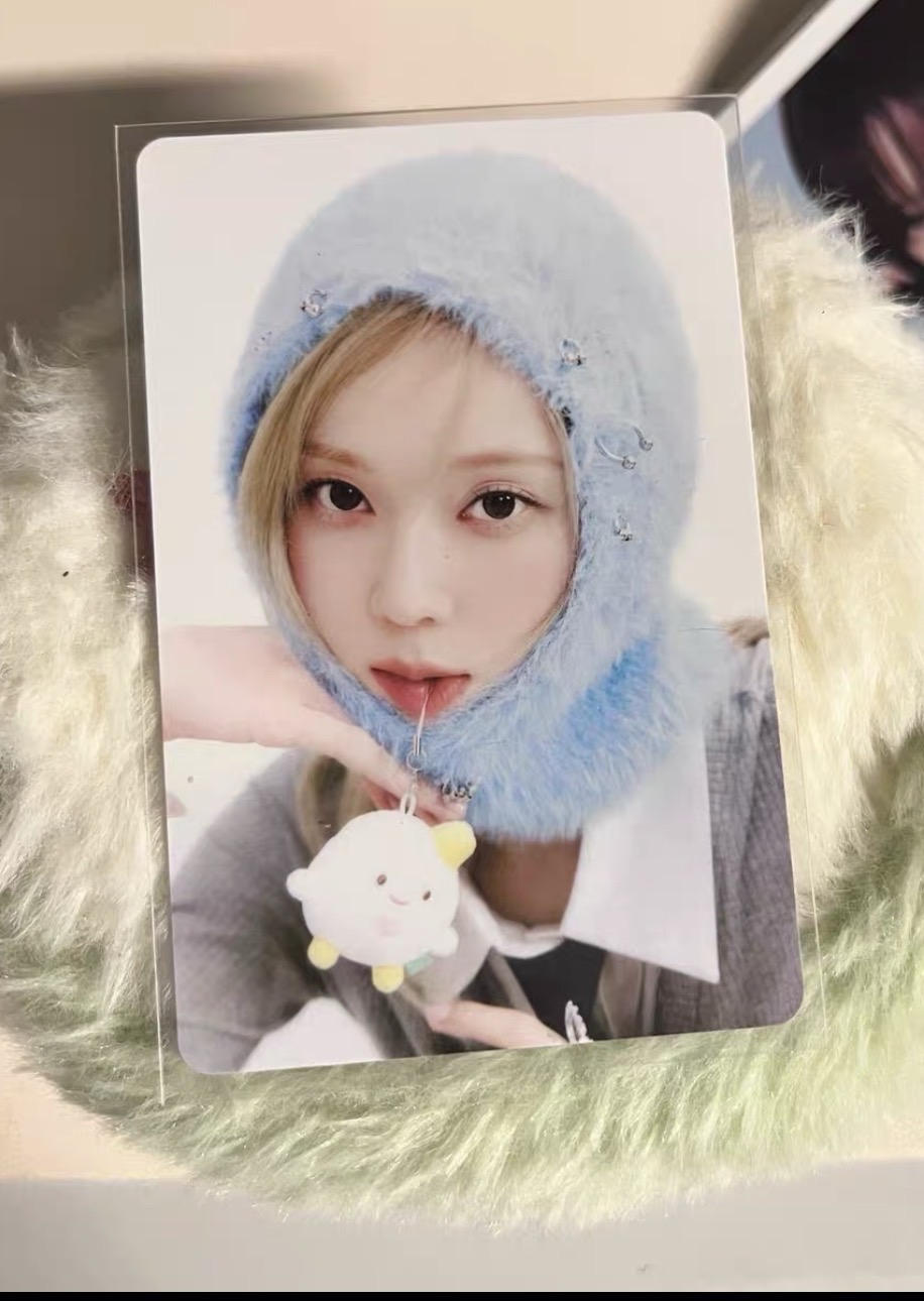 咬著娃娃的旼炡好萌萌