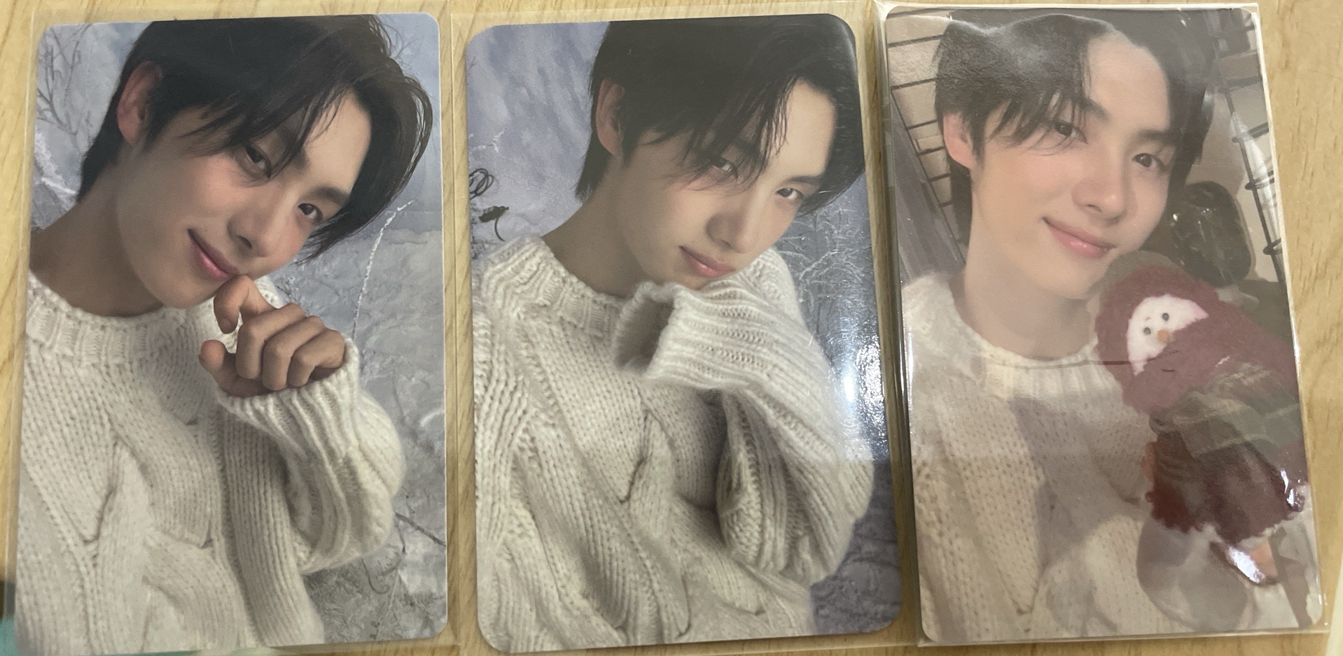 白毛衣深情男子