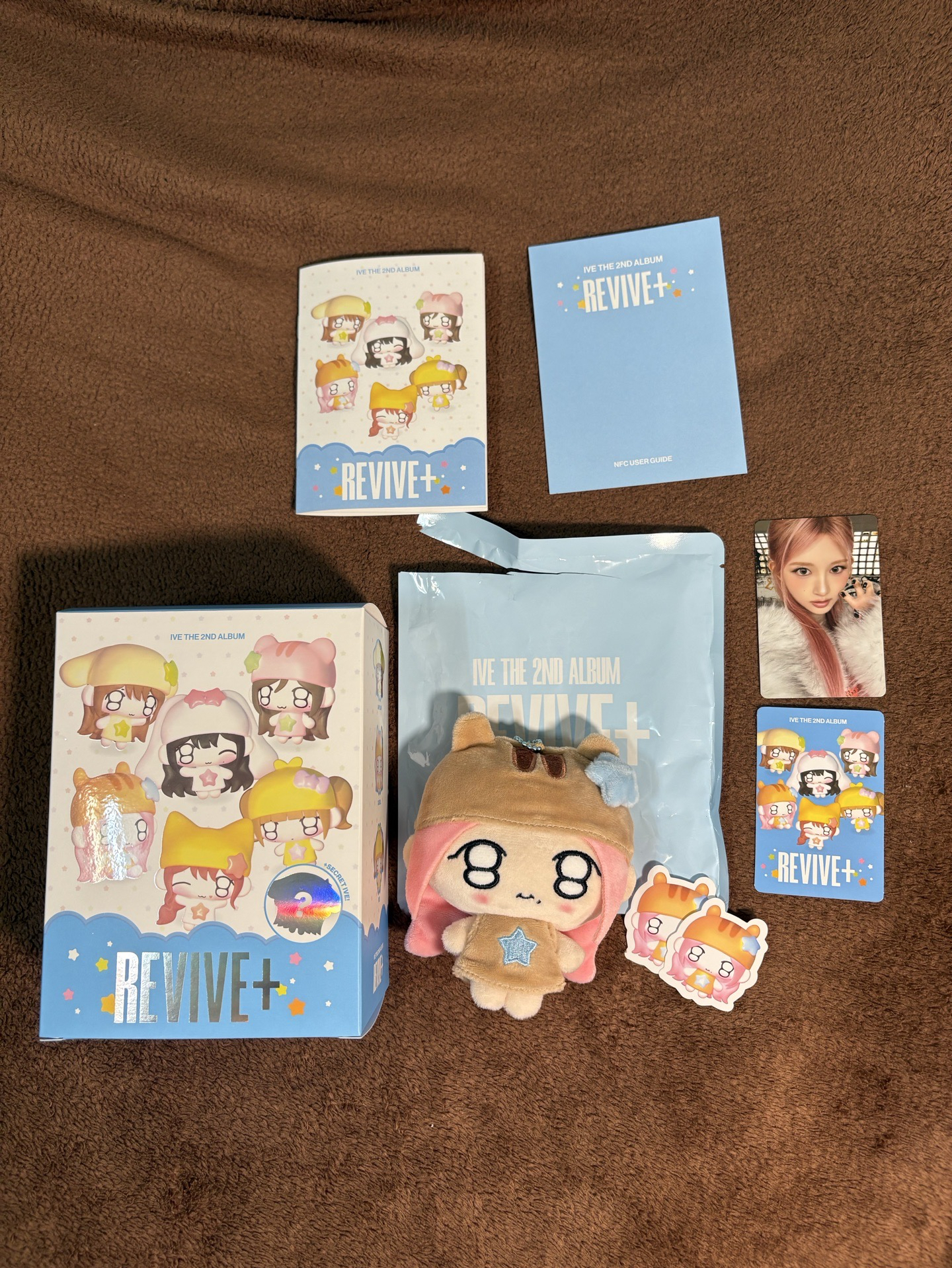 秋娃（有兩張貼紙）