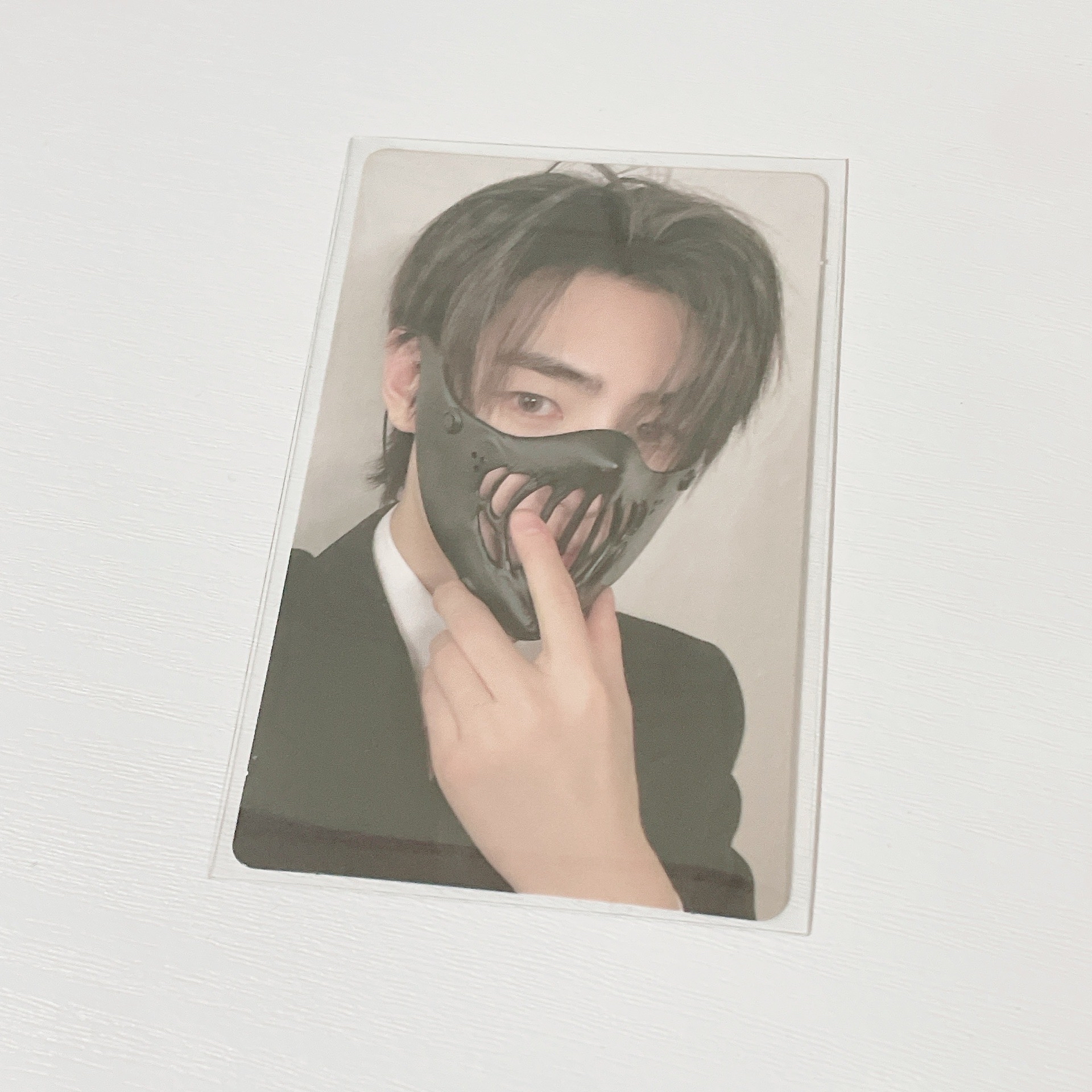 這不是enhypen朴成訓超帥的止咬器小卡嗎 只要50塊耶