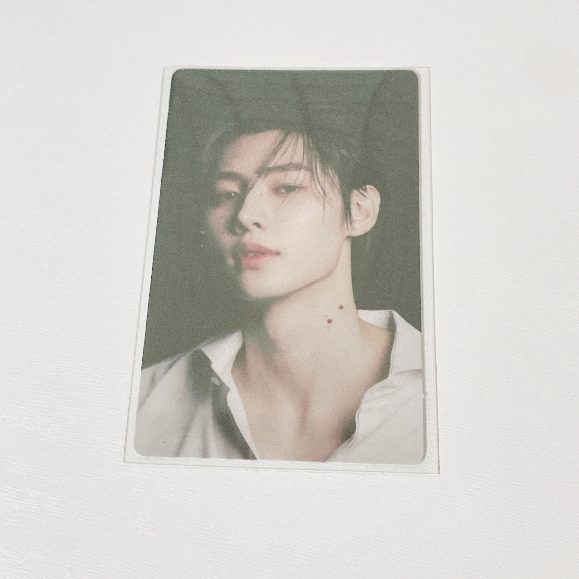 朴成訓露肩小卡😻