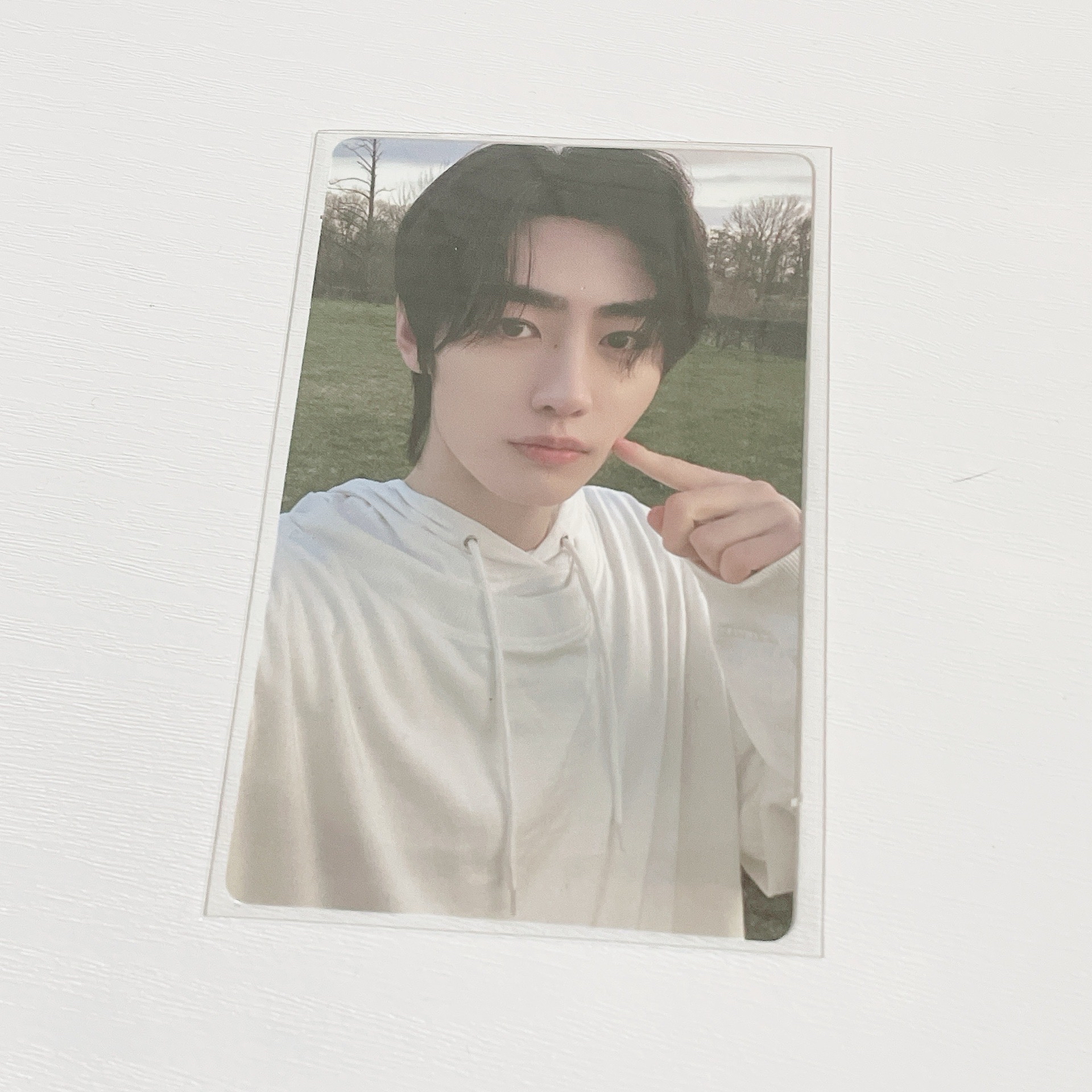 朴成訓戳戳臉頰 卡哇伊小卡