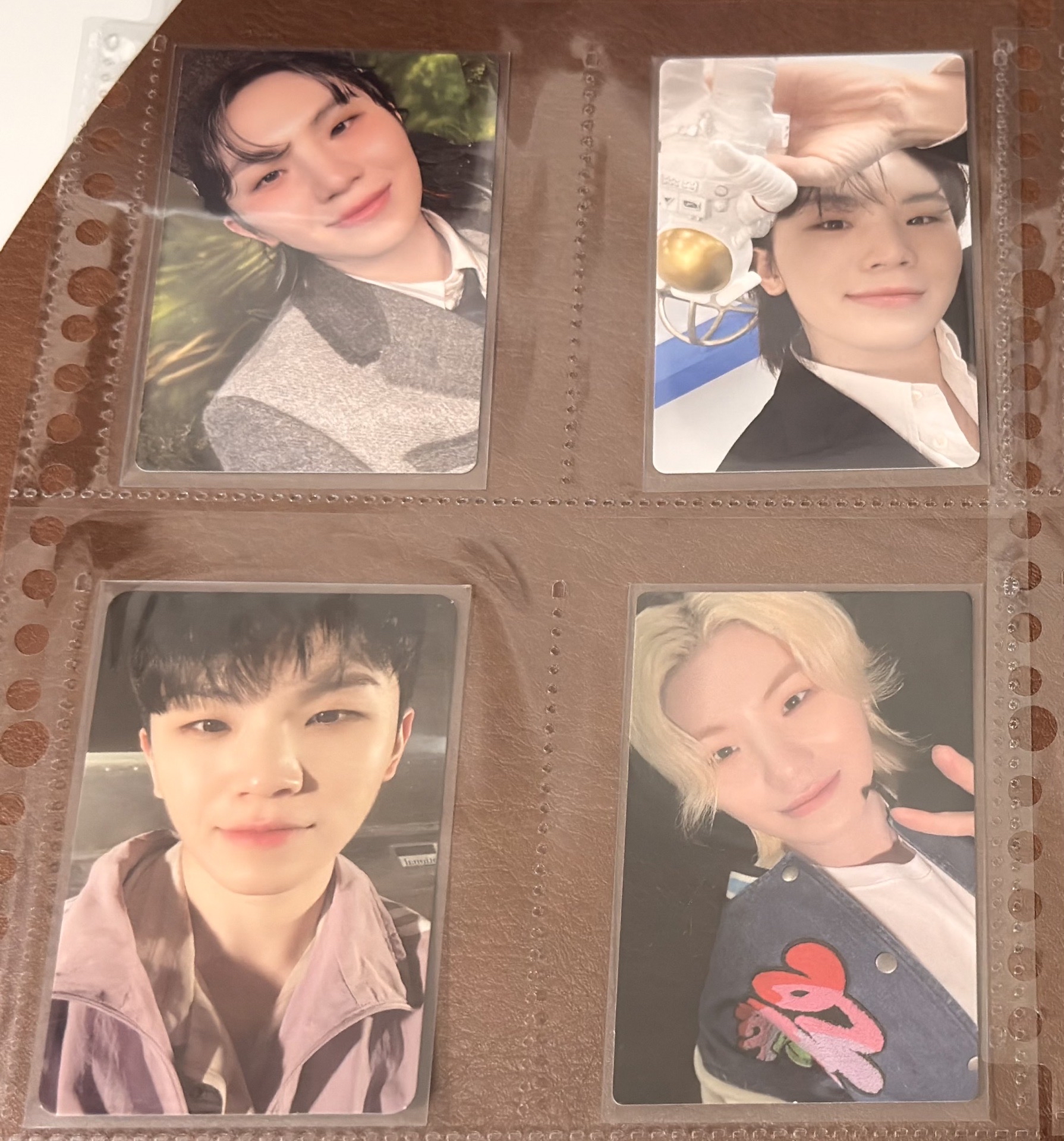 洪知秀 李知勳 小卡