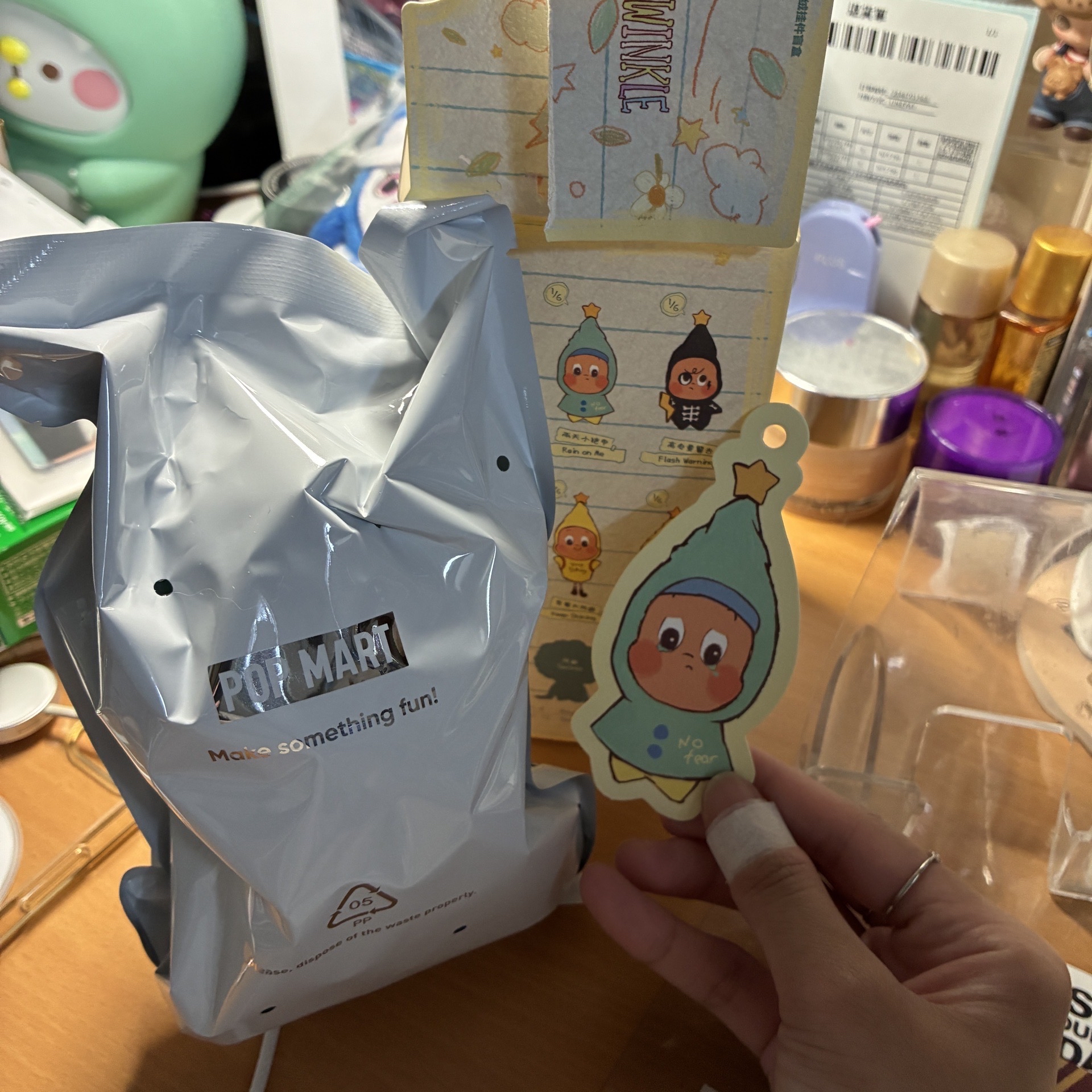 泡泡瑪特｜星星人 雨天小鎧甲