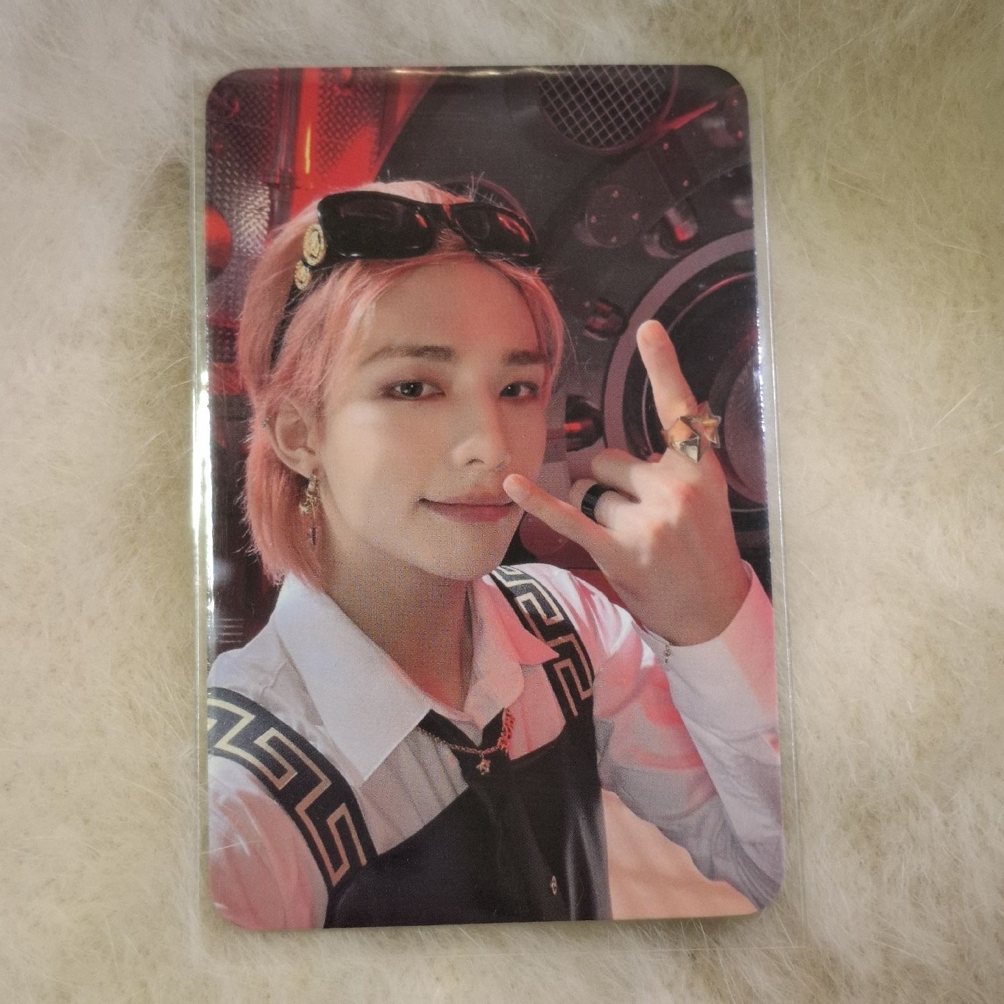 超帥氣的墨鏡+粉髮鉉辰