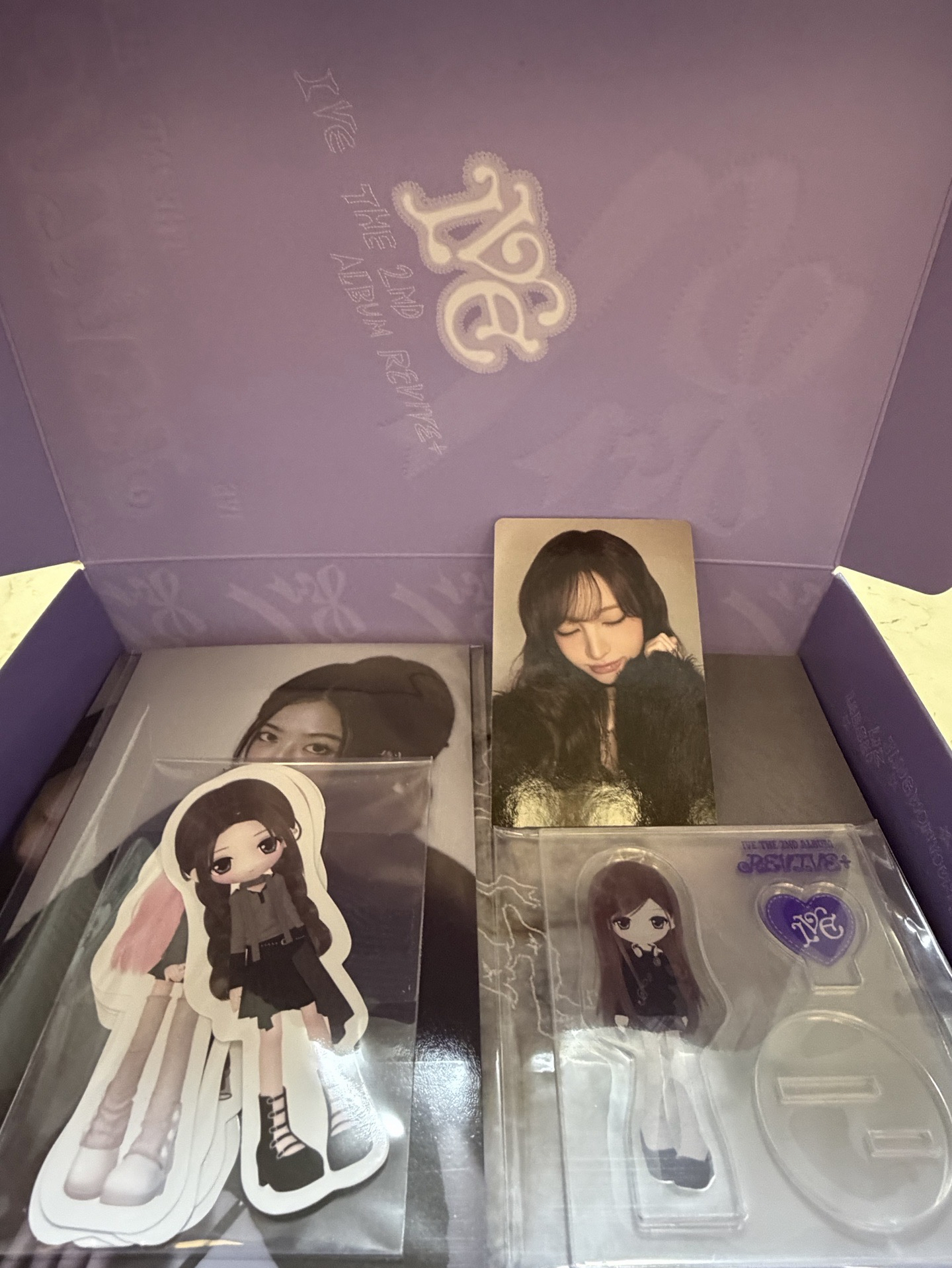 REVIVE+ LOVED IVE Ver. 全專 栗小卡+瑞立牌