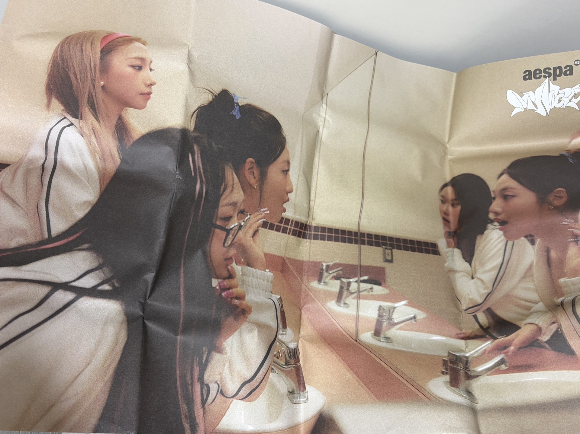 🩵MY WORLD大海報