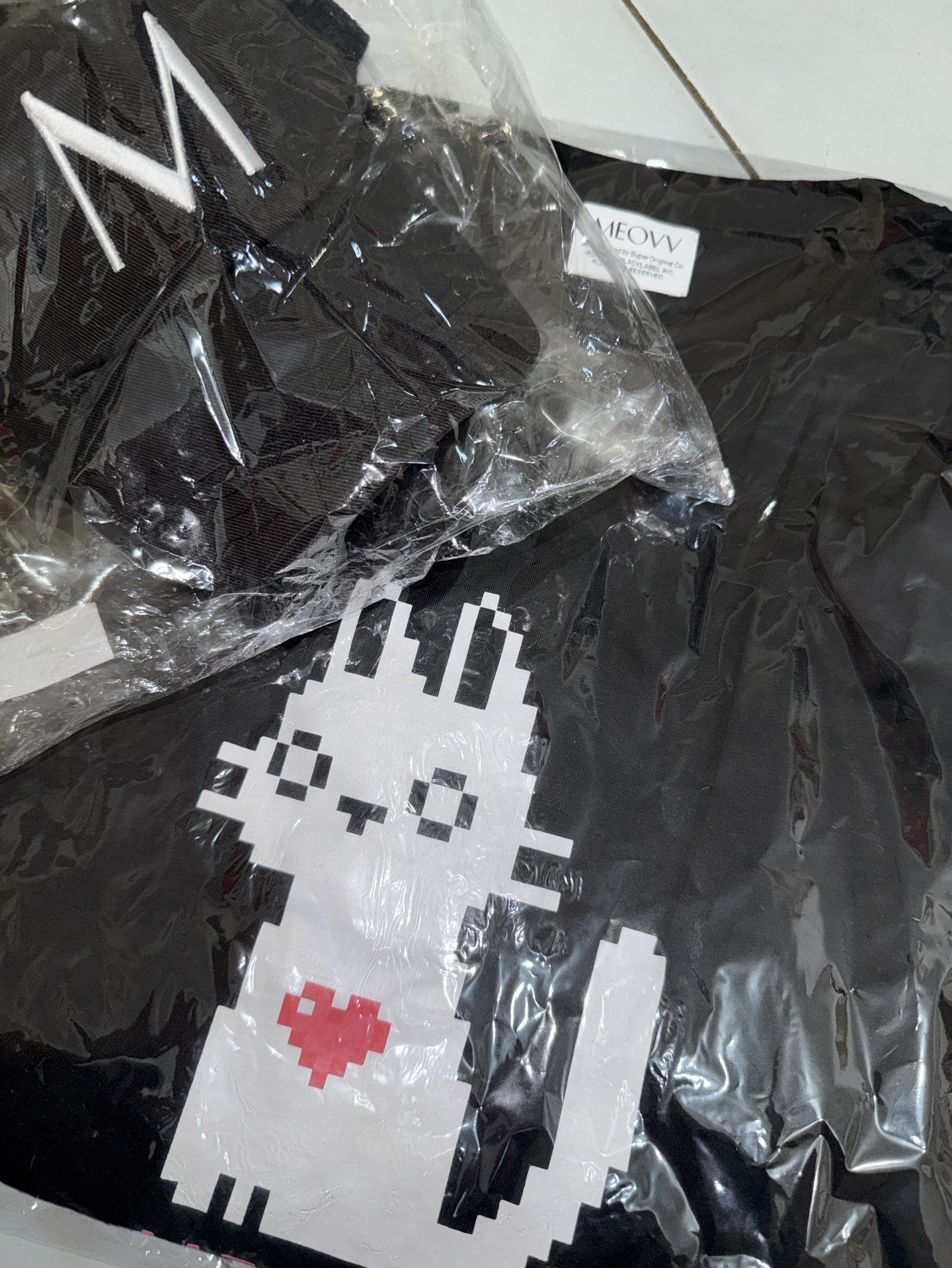 Meovv 衣服跟帽子