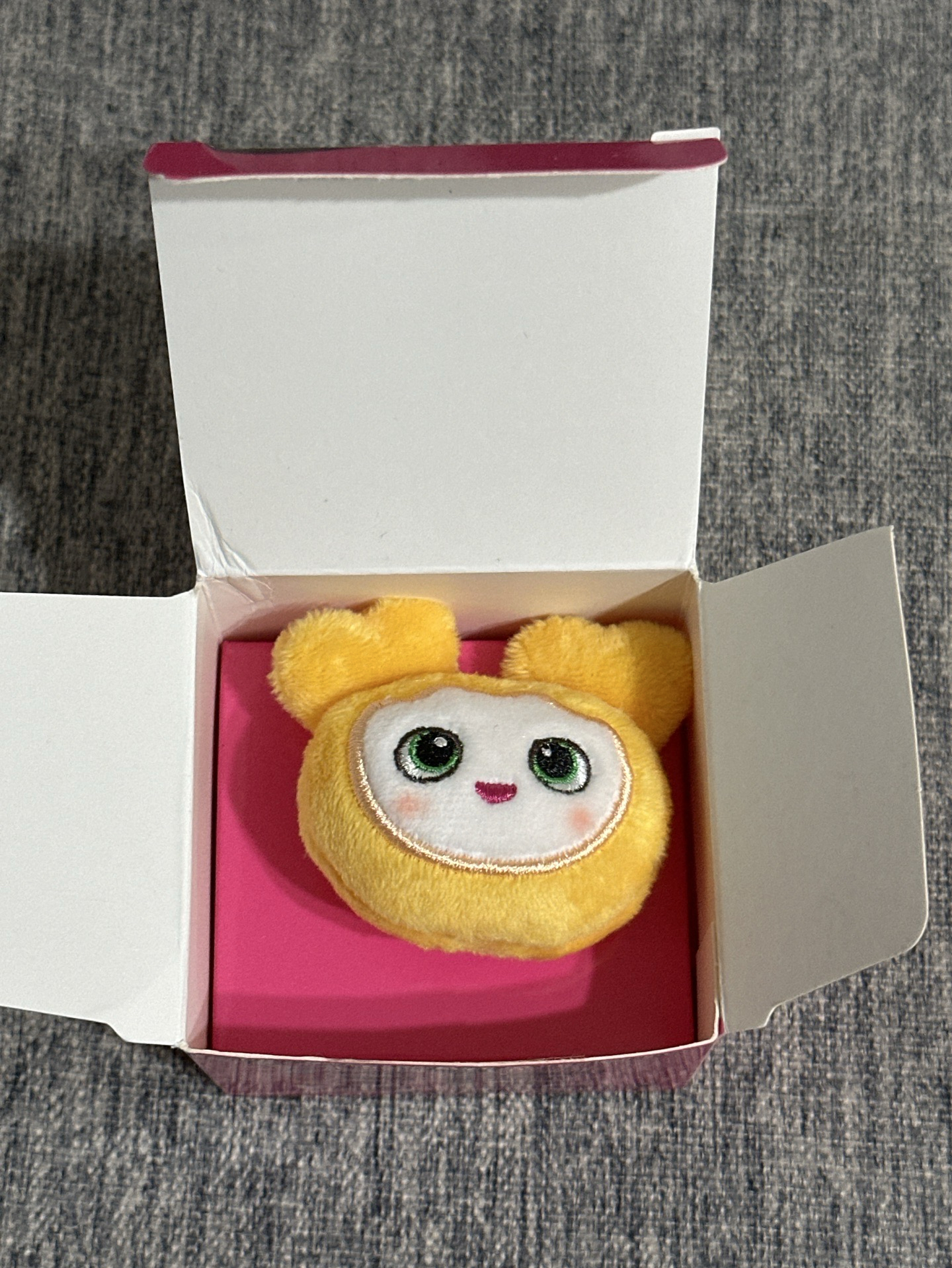 六巡 鑰匙圈吊飾 日周 毛絨戒指