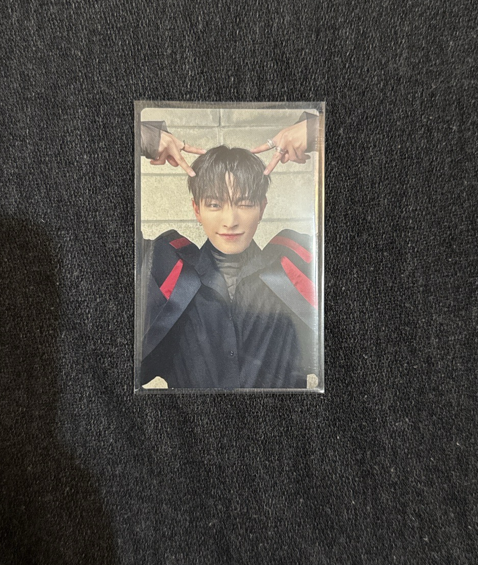 Not okay專輯卡中