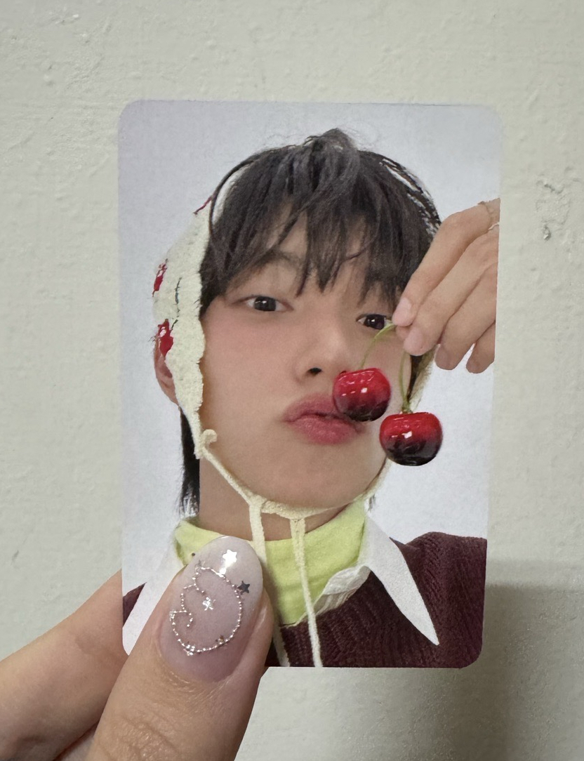 崔哩哺嘟嘴親櫻桃卡