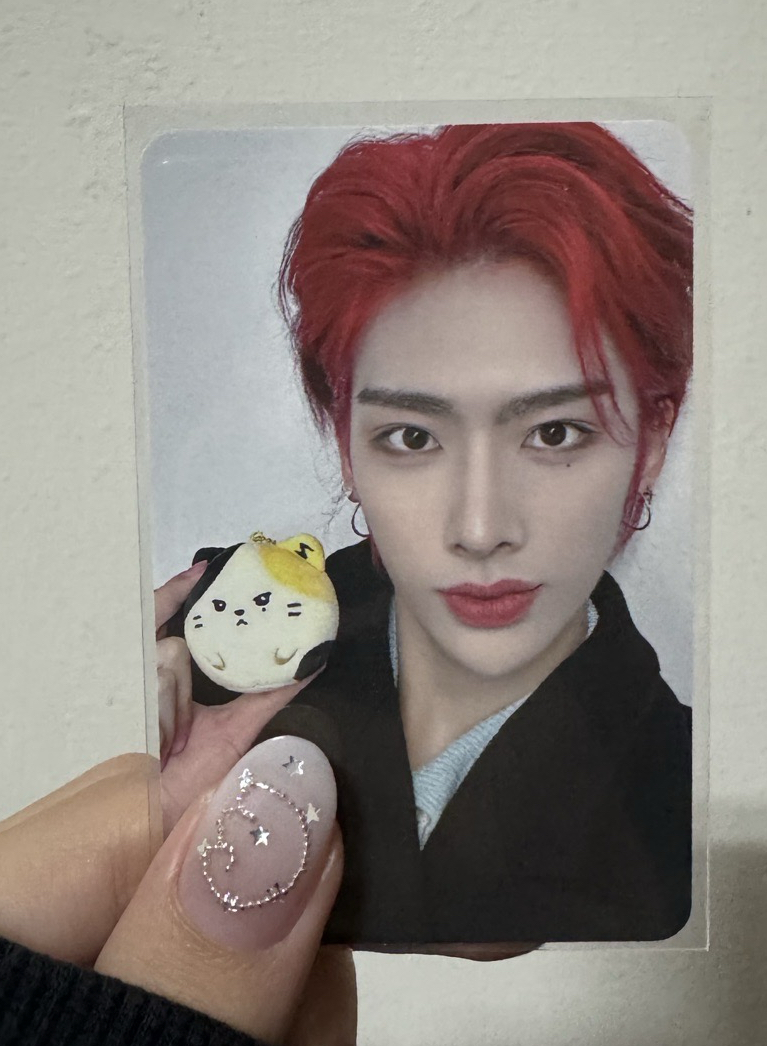 紅髮帥哥和一球貓