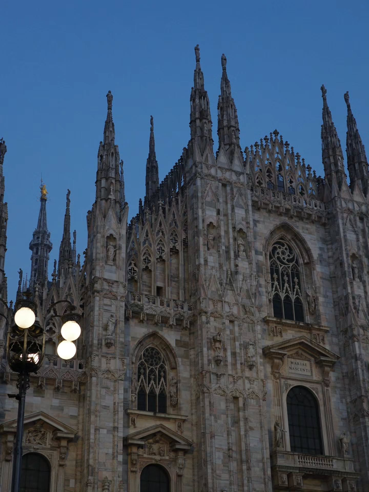 頭有一點允允的