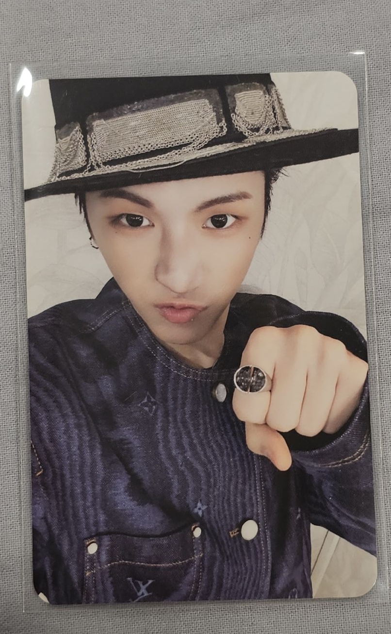 The Action專卡 背面畫圖 