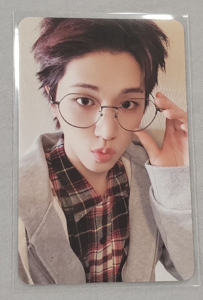 The Action專卡背面寫字