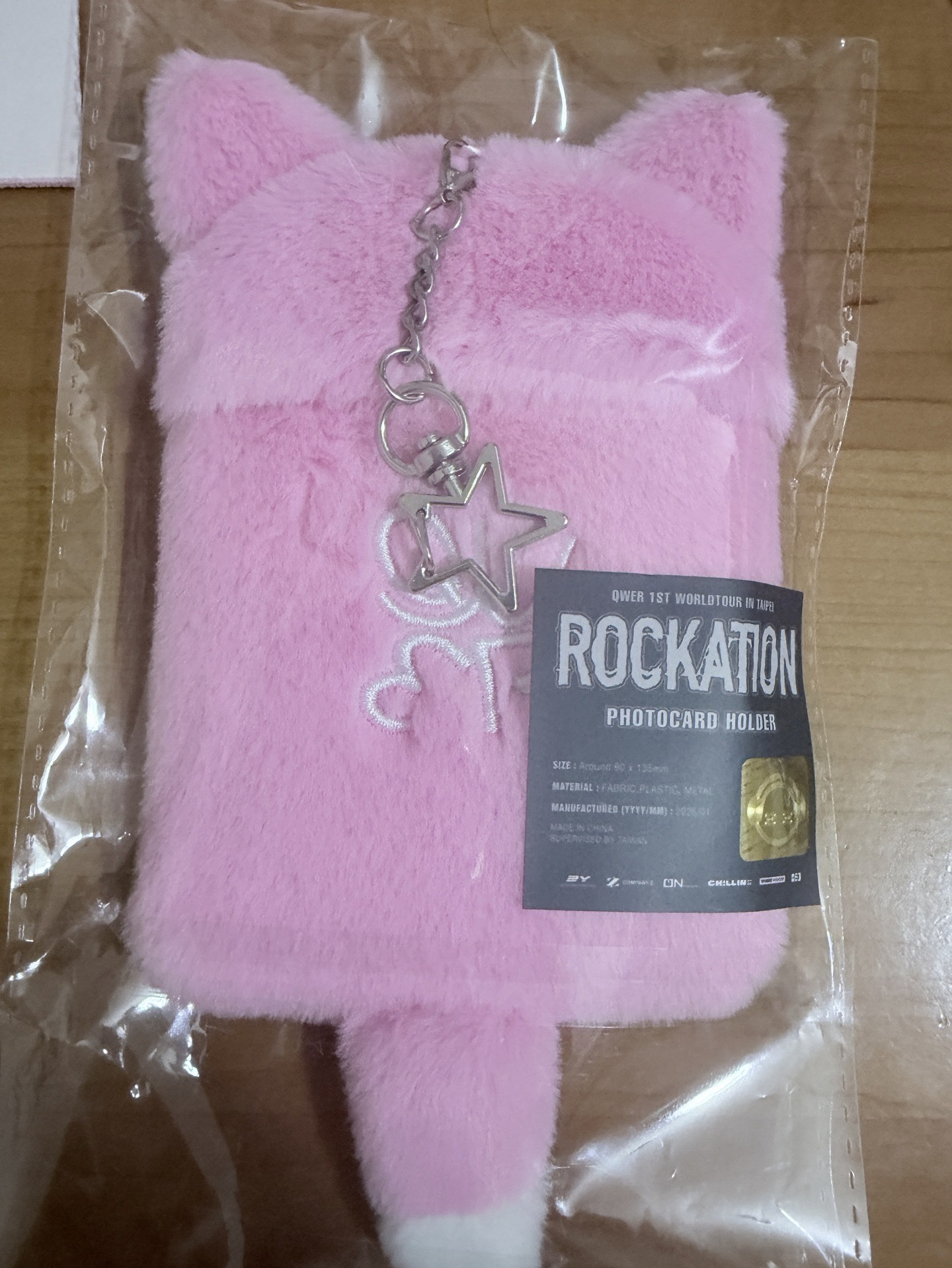 QWER世巡台北場週毛絨卡套