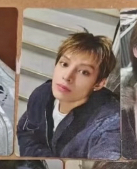 樓梯偶遇拍照帥哥凡