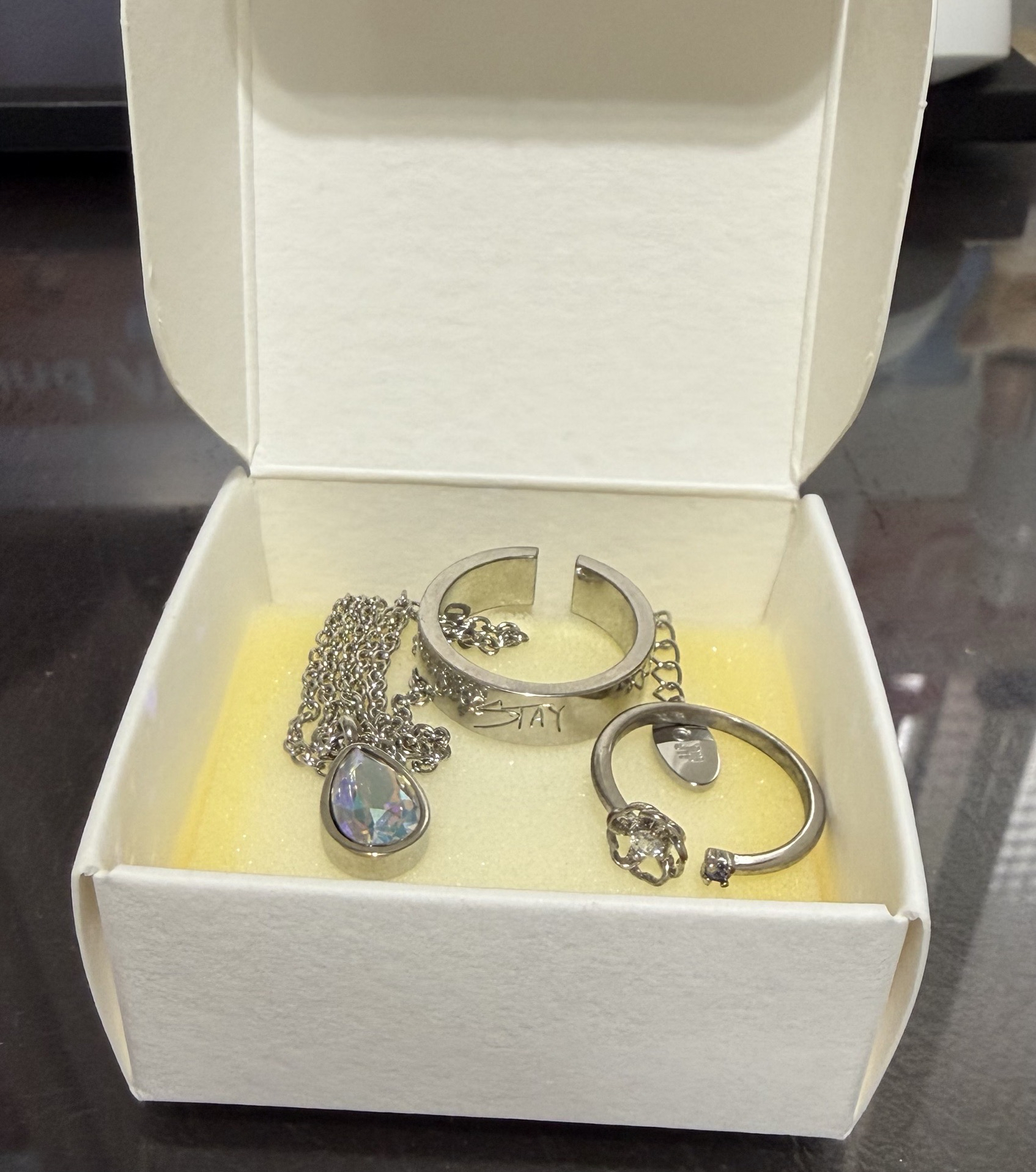 寅設計戒指、項鍊