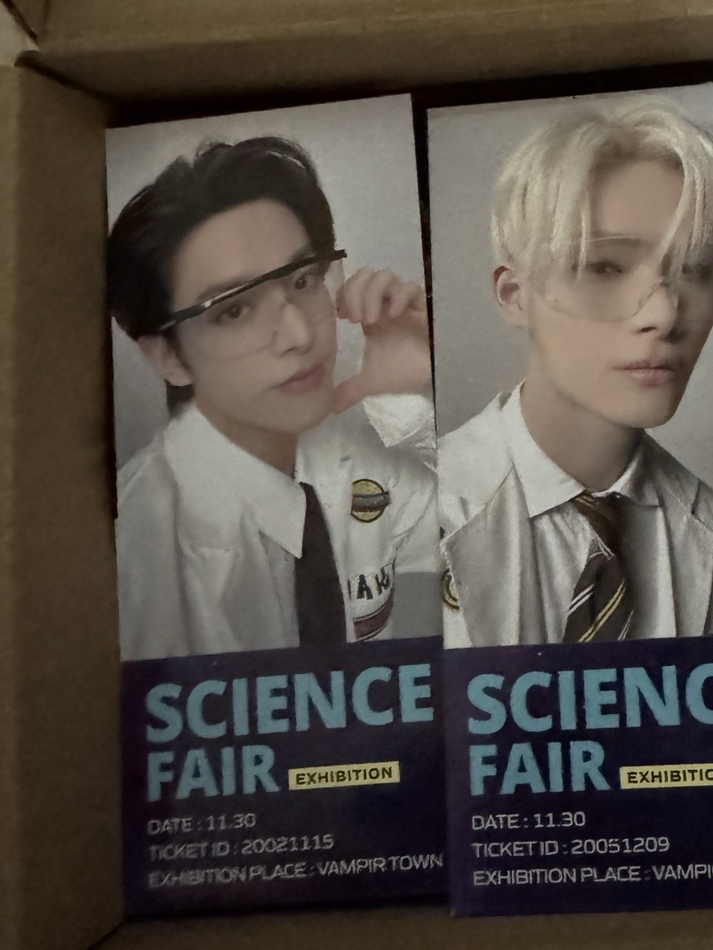 enhypen world  倫 科學家