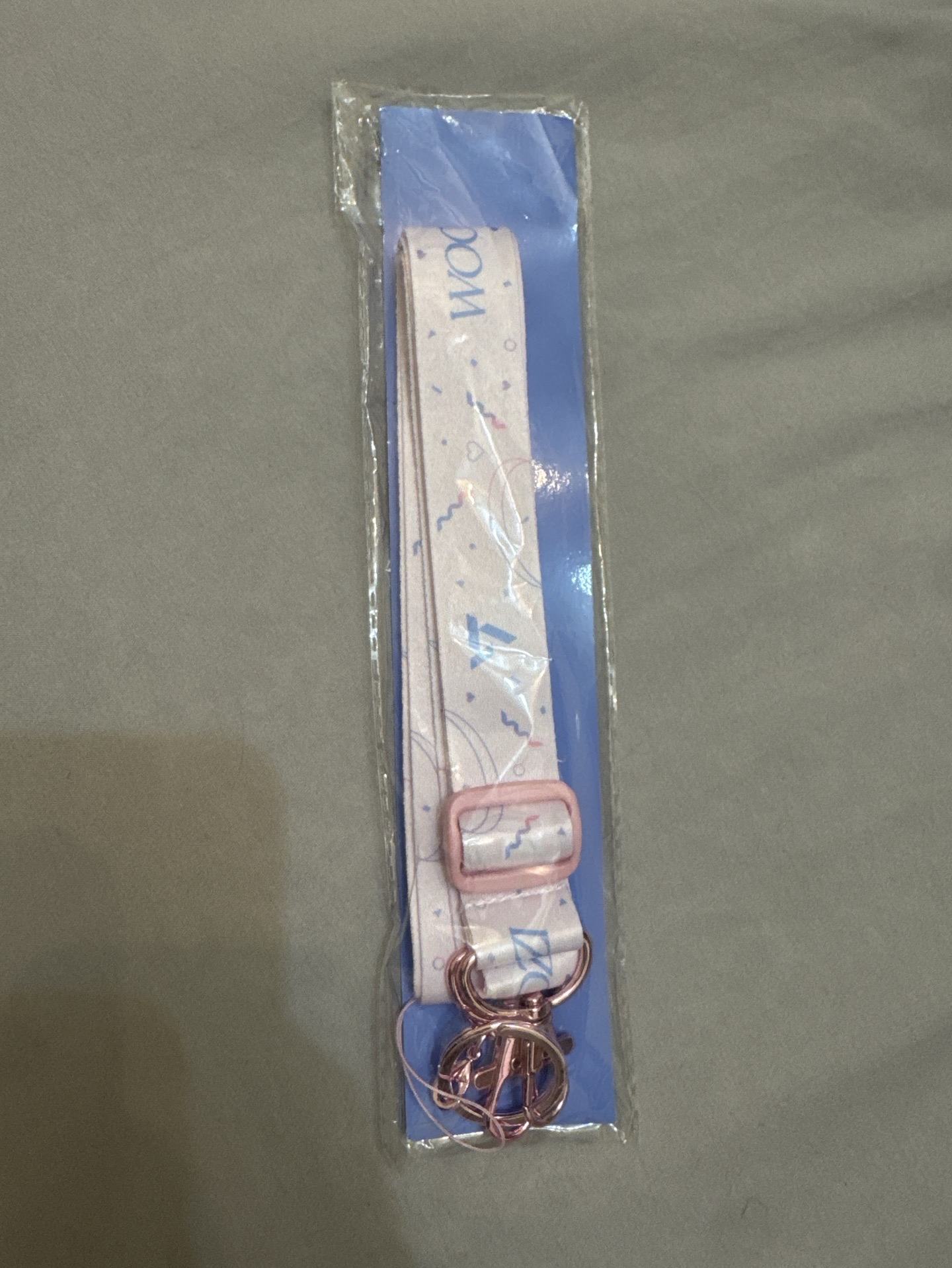 23‘FM LOVE 手機掛繩背帶 勳