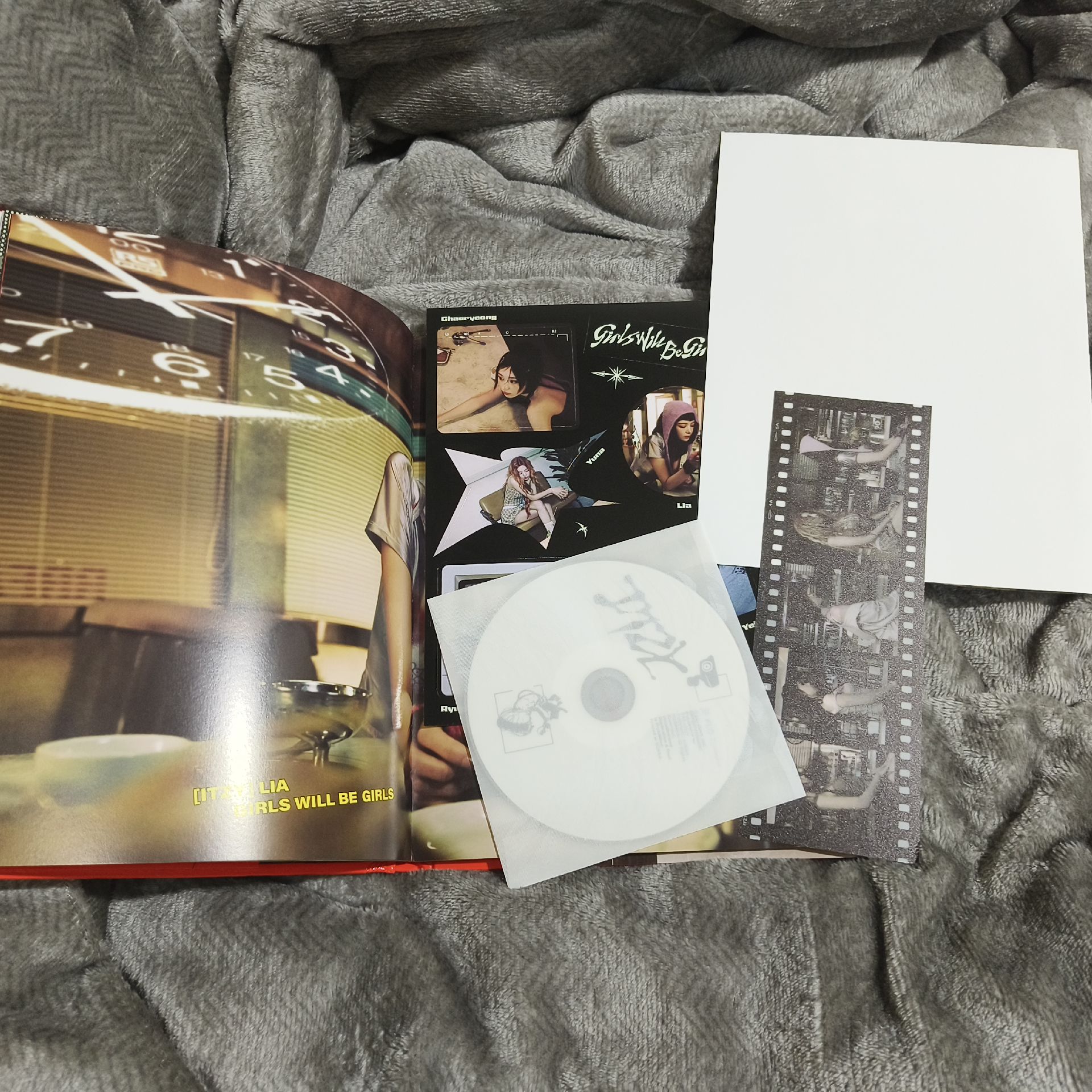 空專區 ITZY Girls Will Be Girls 紅款 PB