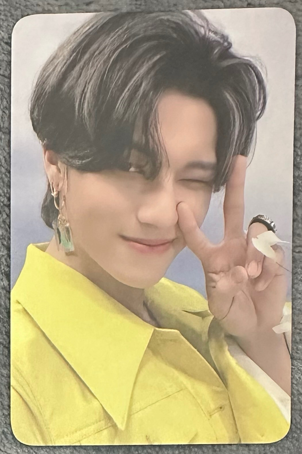 A1-K4（黃色衣服比耶wink)