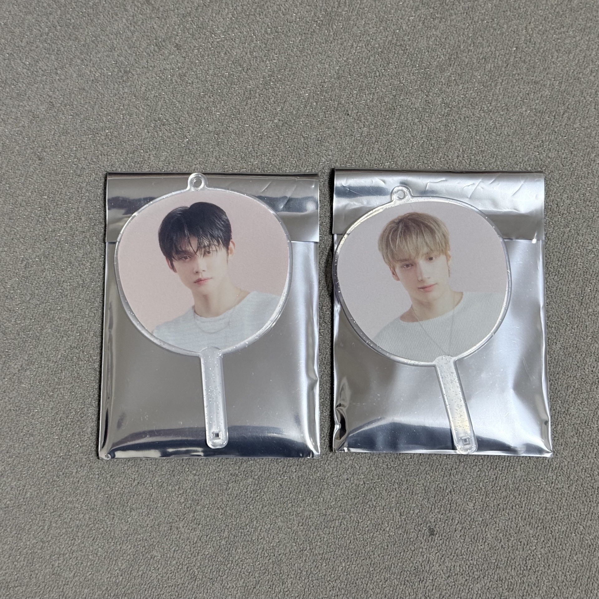 TXT 四巡日本週邊 隨機小扇吊飾 竣+寧