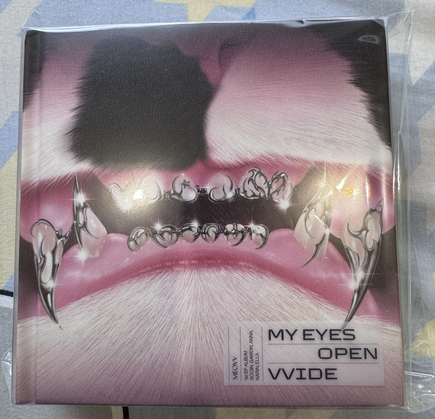 MEOVV 的首張專輯兩版合售（已拆全專）