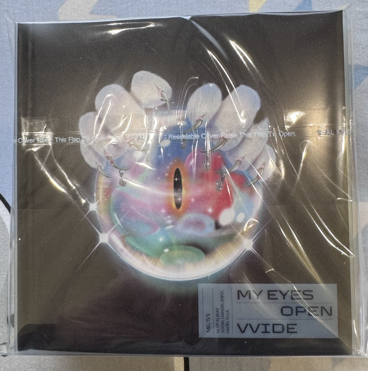 MEOVV 的首張專輯（空專）