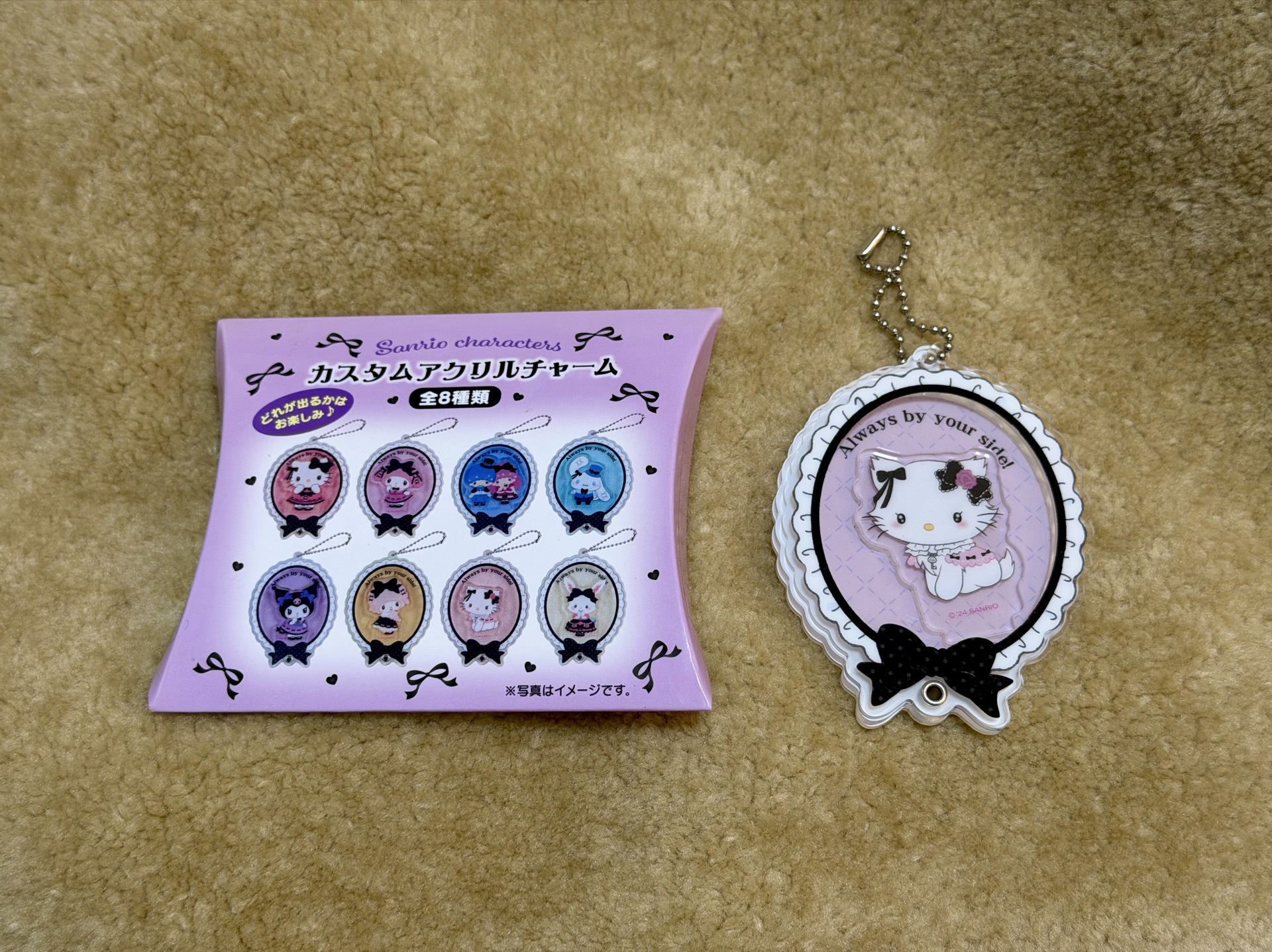 三麗鷗 Charmmykitty壓克力造型吊鍊盲盒 黑緞帶徽章