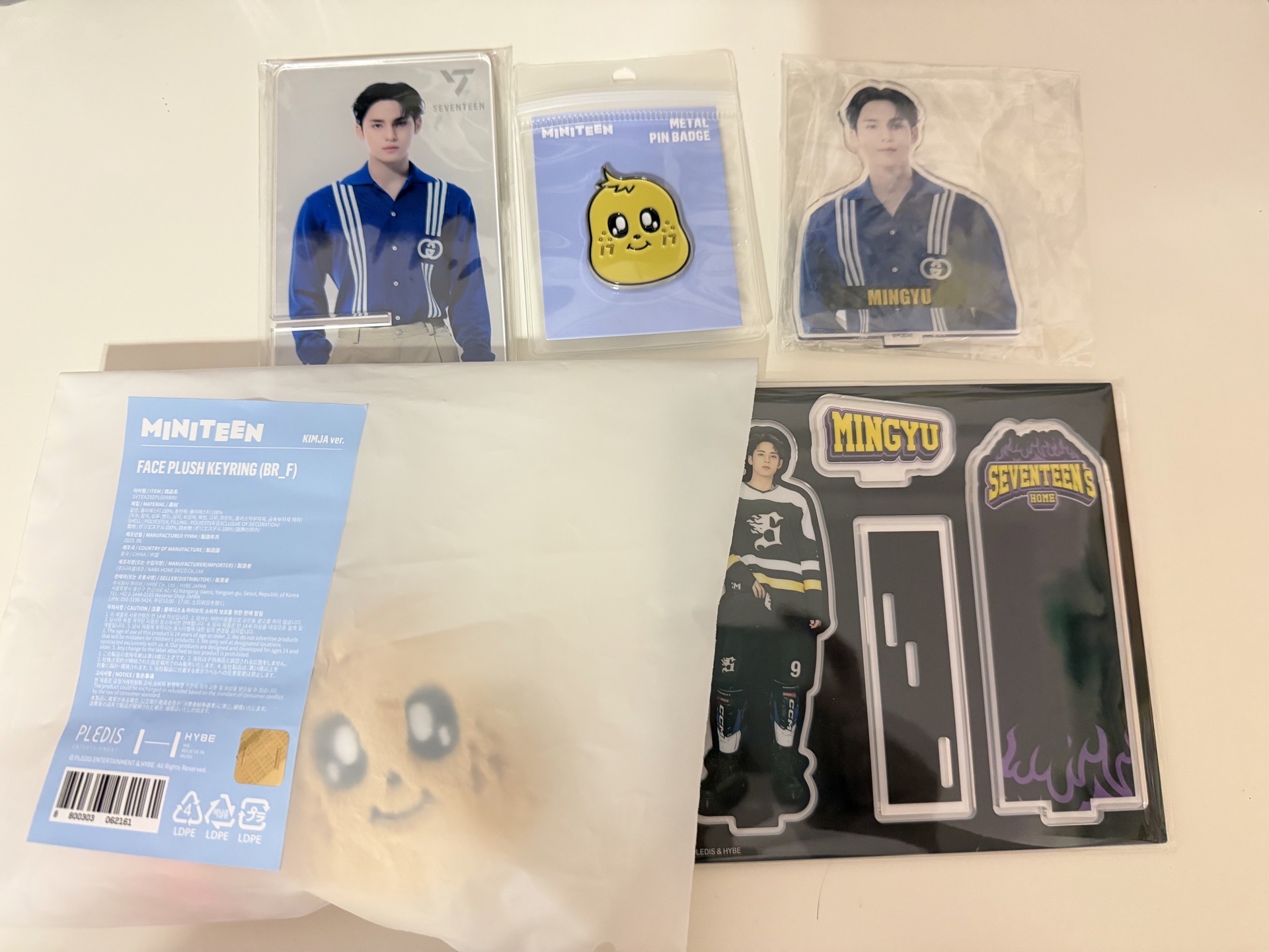 奎 MINITEEN 大頭吊飾+立牌+徽章 合售不拆