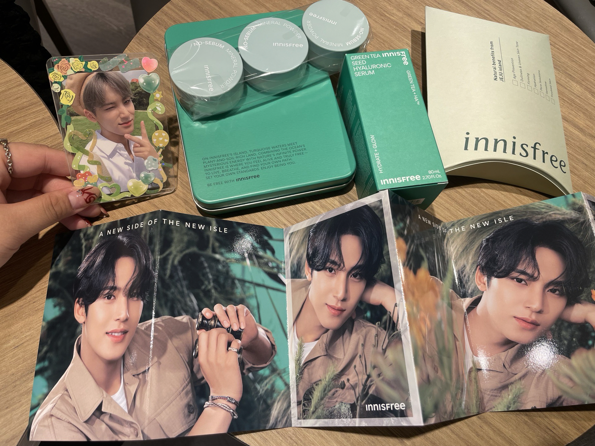 innisfree 奎代言明信片鐵盒組