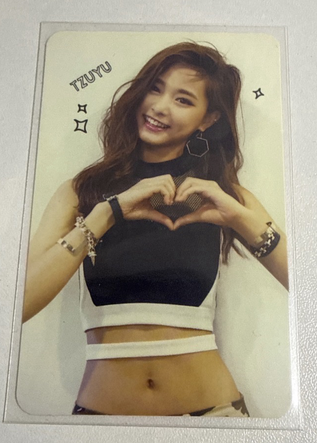 子瑜出道卡韓壓（些許泛黃）