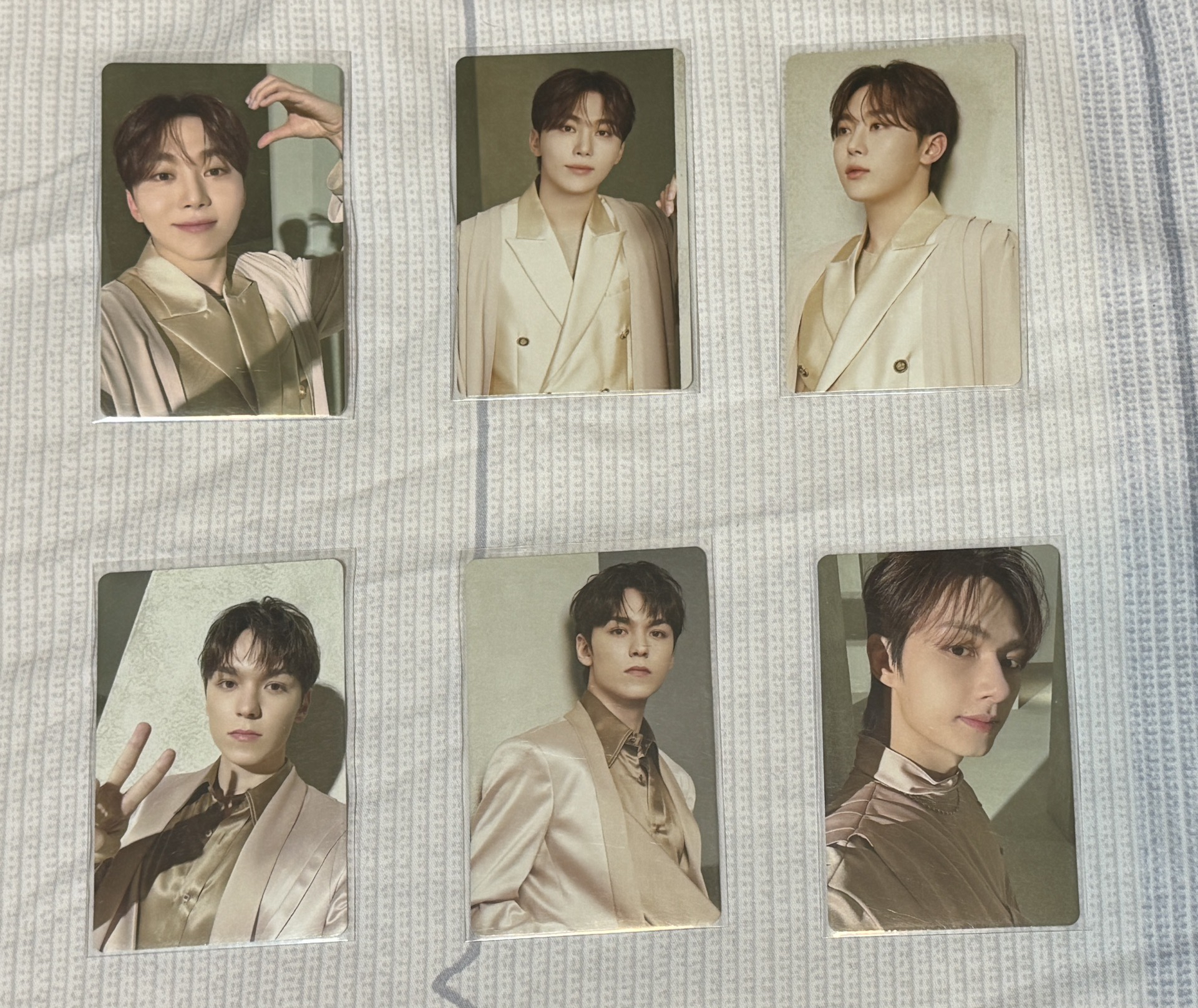 RIGHT HERE 隨機卡