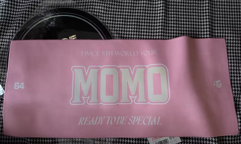 （整圖出 紙箱寄出）twice momo 手幅 大扇 lovelys 