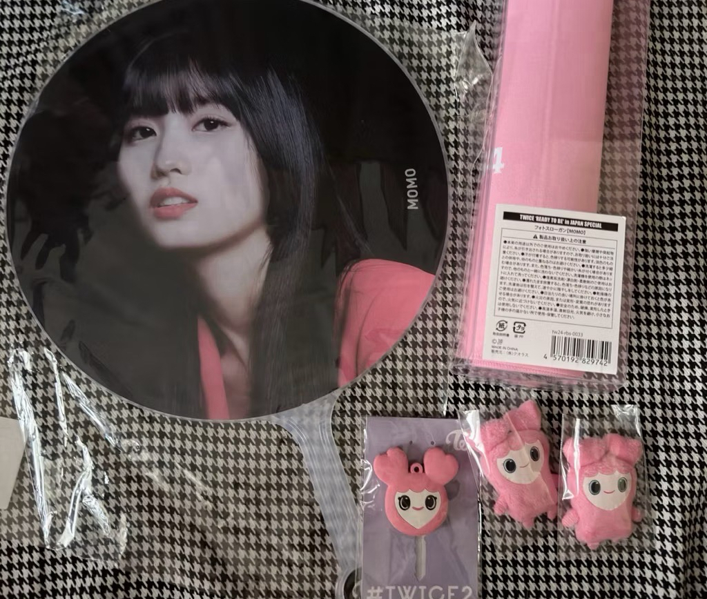 （整圖出 紙箱寄出）twice momo 手幅 大扇 lovelys 