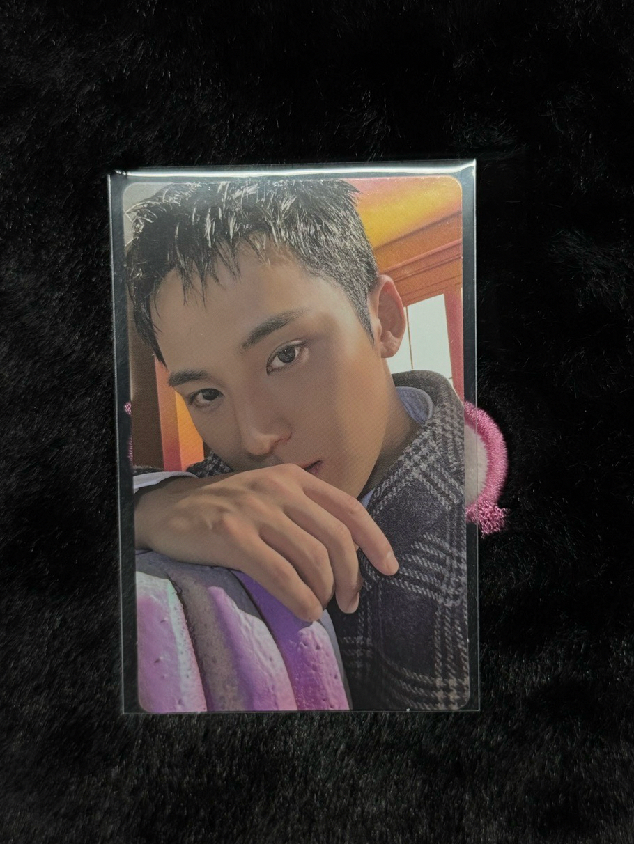 奎的手好大一個