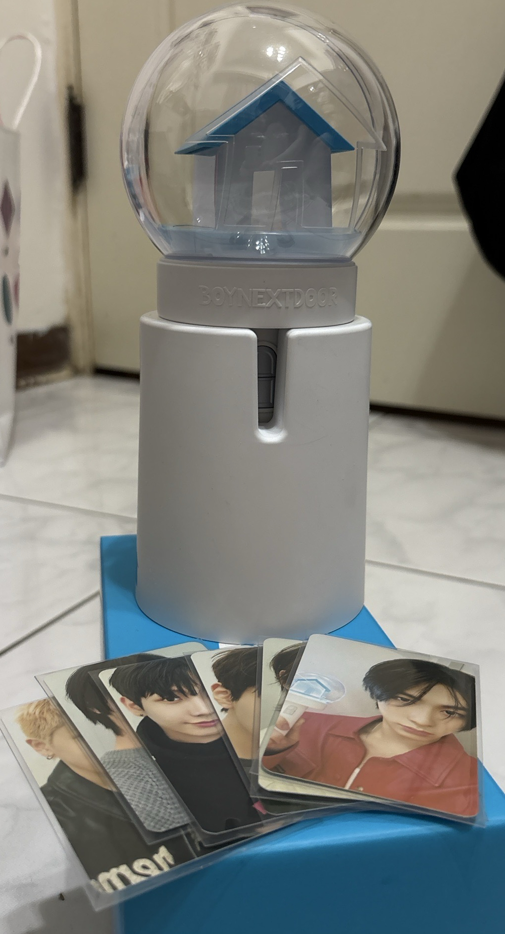 BOYNEXTDOOR 手燈+底座（含卡）