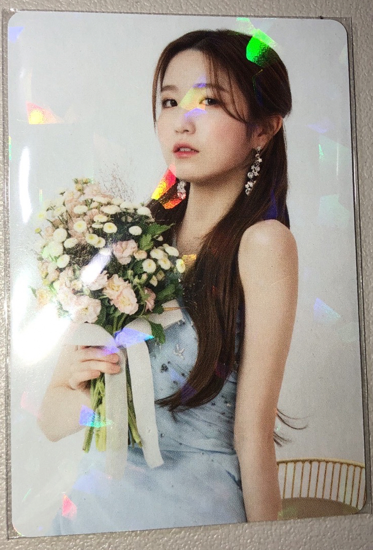 IZ*ONE 仁美 捧花閃卡