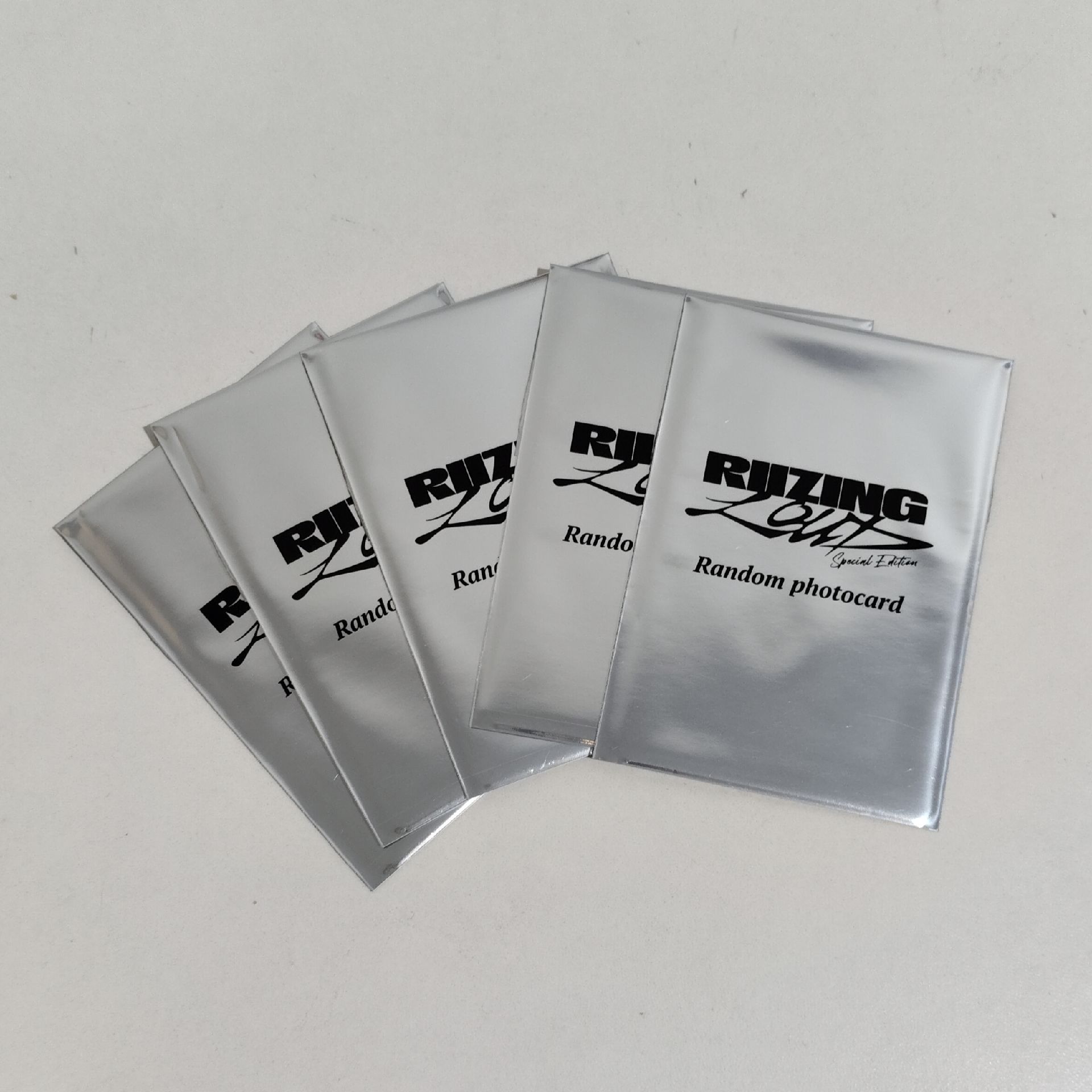 RIIZING LOUD 隨機卡包