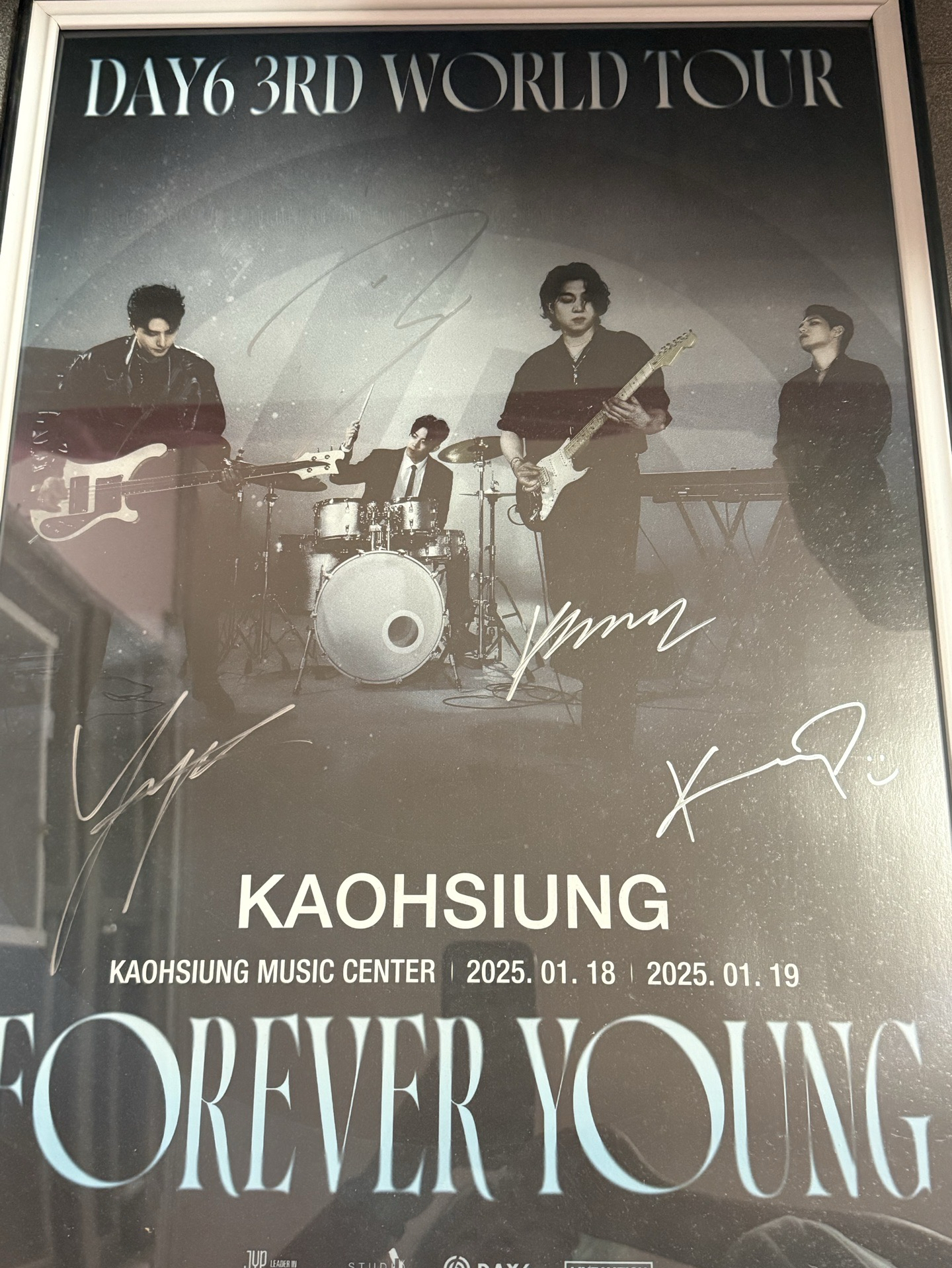 Day6 2025高雄場親簽海報