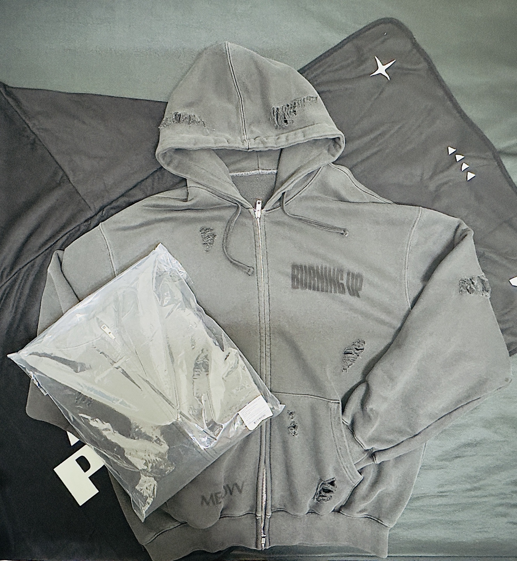 MEOVV外套- 貓抓破洞設計（超帥）