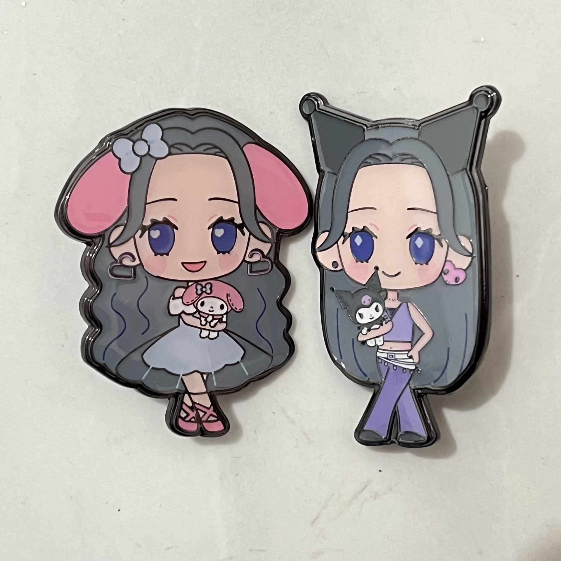 LE SSERAFIM 三麗鷗金屬徽章-一葉/恩採