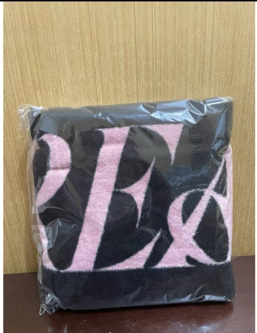 Twice五巡Ready to be日本會員禮毛巾/徽章+掛繩