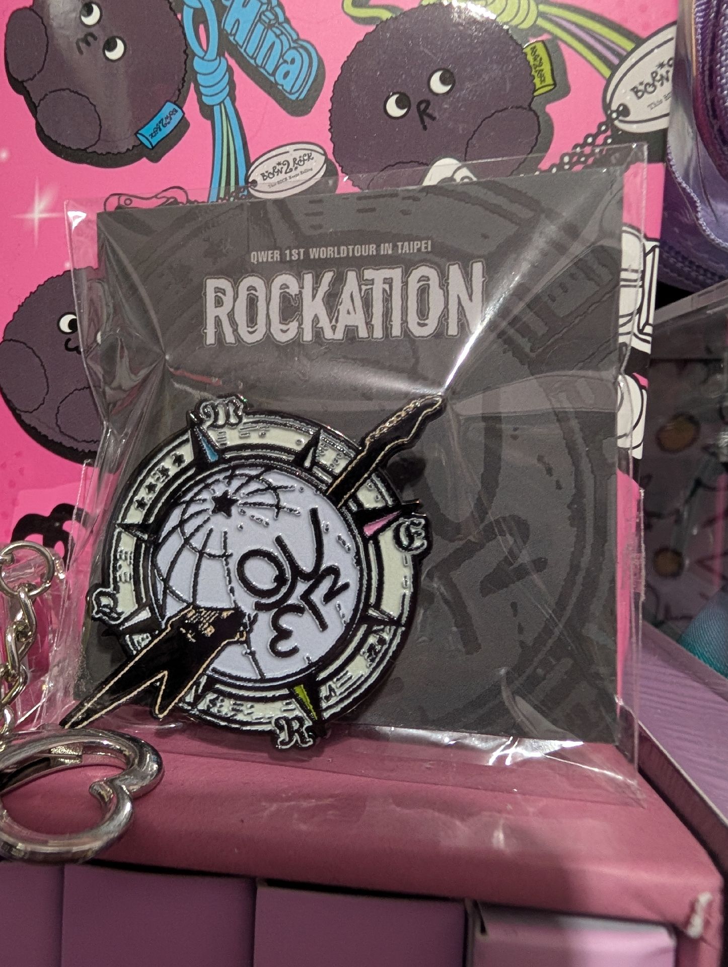 現貨台北限定QWER一巡徽章