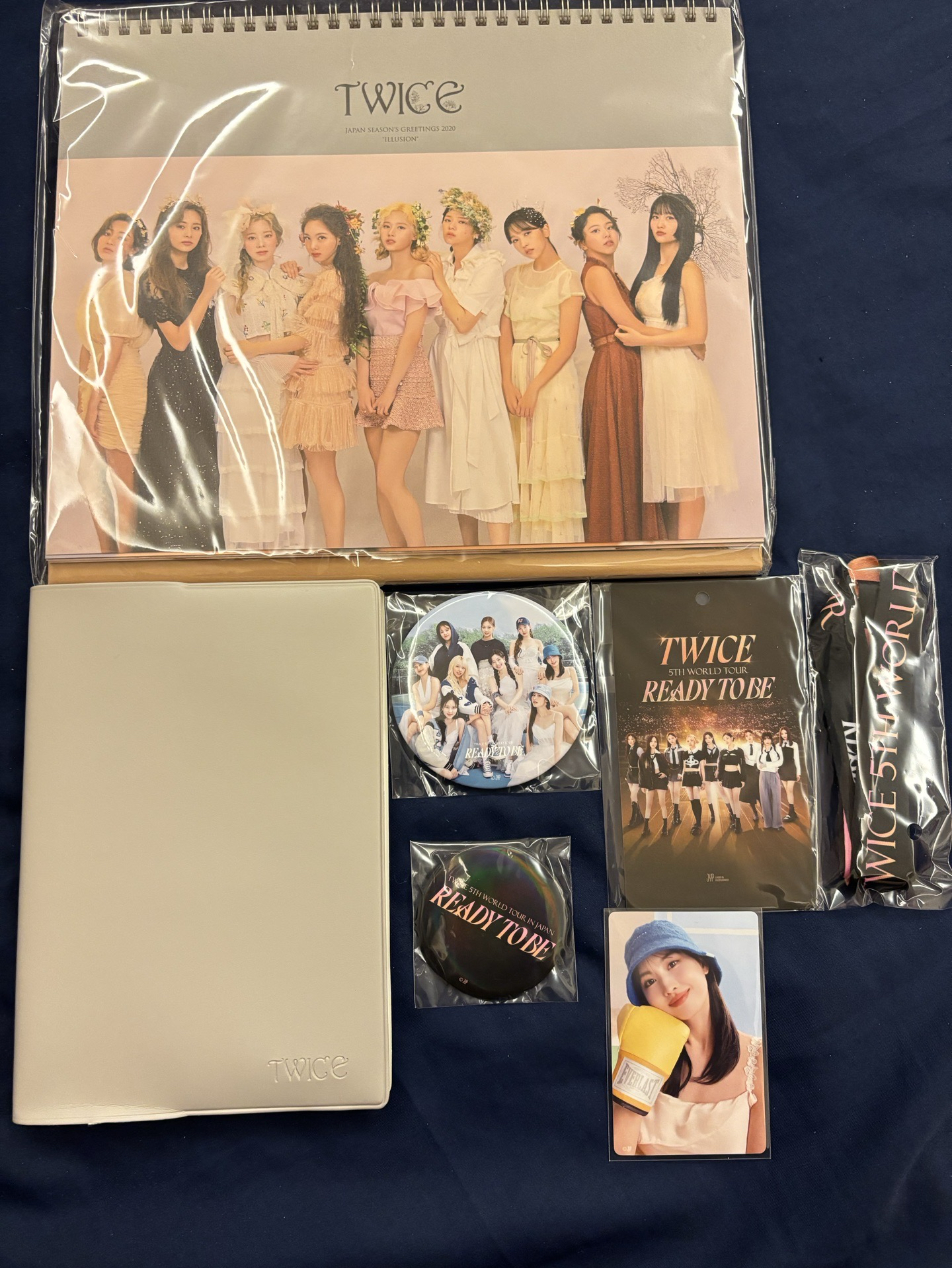 2020年曆、筆記本（封面有損）、MOMO五巡會員禮卡、RTB掛牌·掛繩·徽章