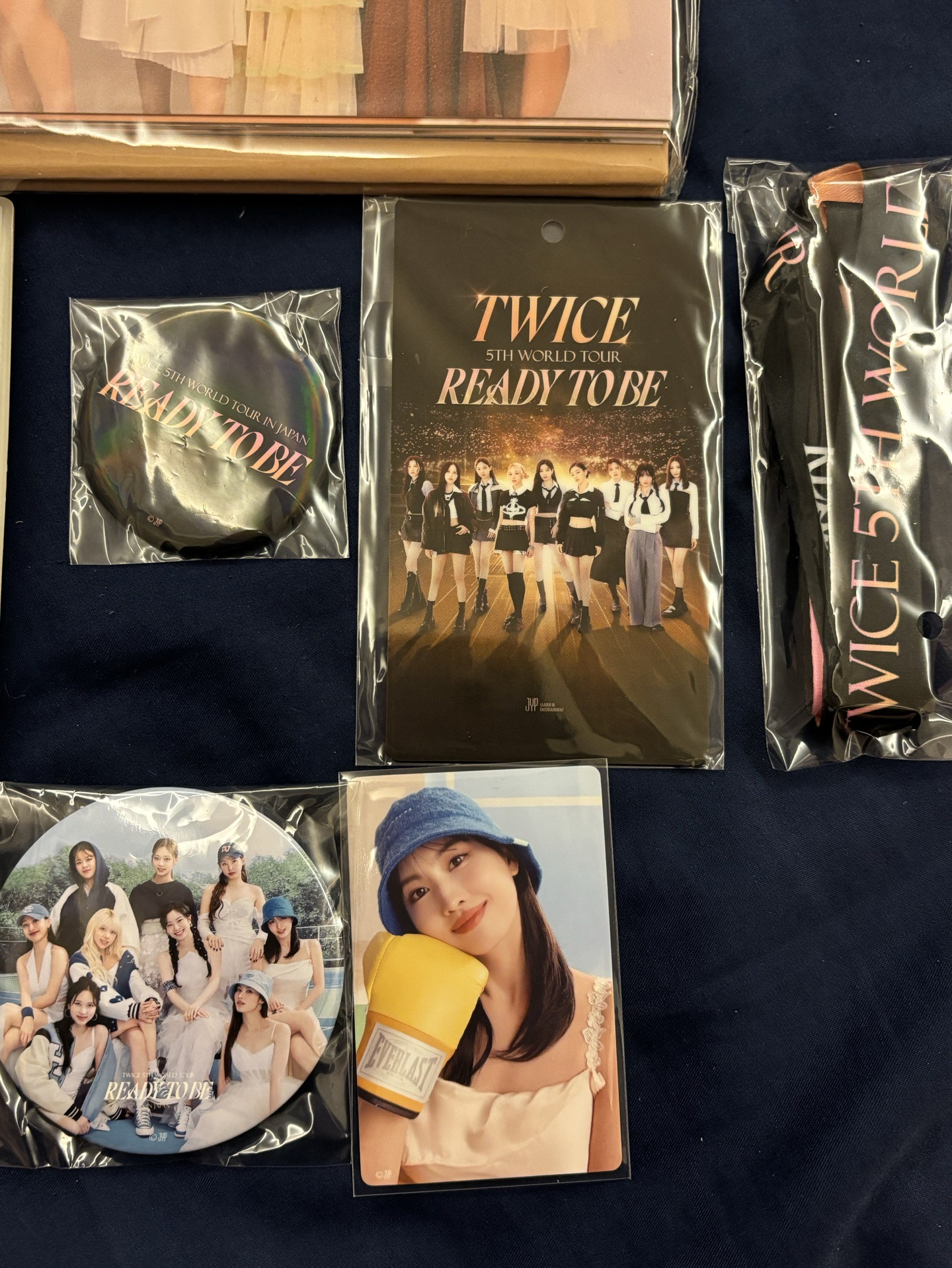 2020年曆、筆記本（封面有損）、MOMO五巡會員禮卡、RTB掛牌·掛繩·徽章