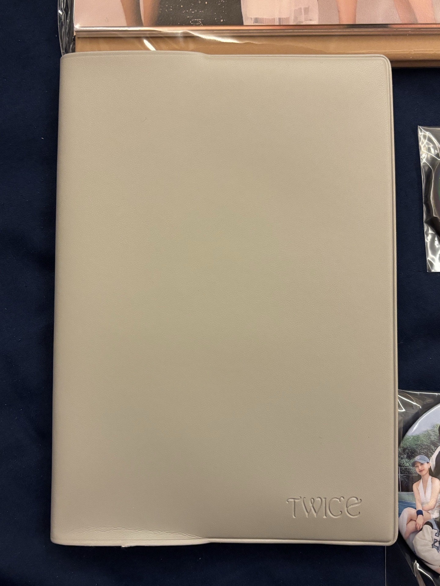 2020年曆、筆記本（封面有損）、MOMO五巡會員禮卡、RTB掛牌·掛繩·徽章